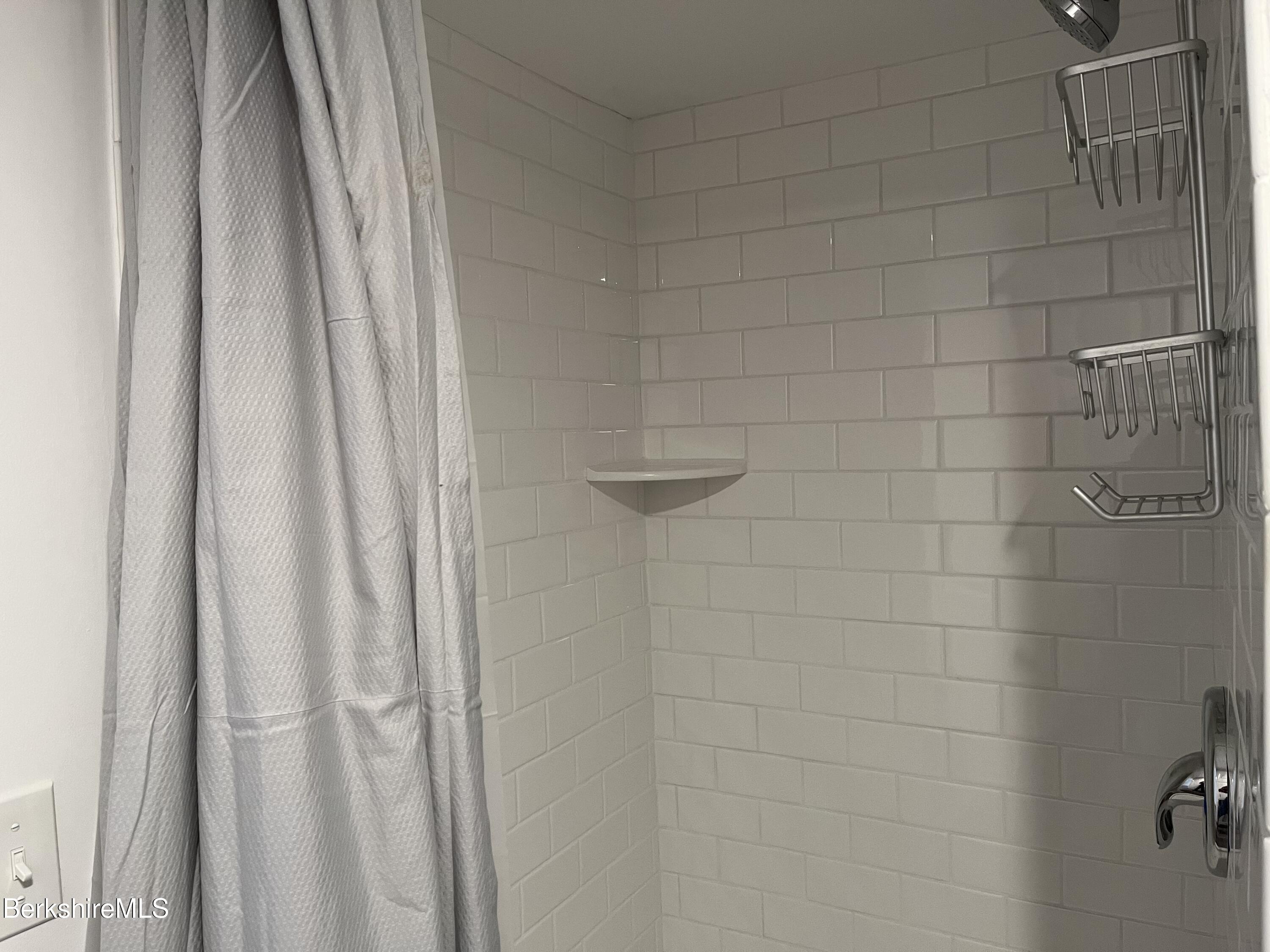 Pittsfield, Massachusetts 01201, United States, 2 Bedrooms Bedrooms, ,3 BathroomsBathrooms,Residential,Active,101026