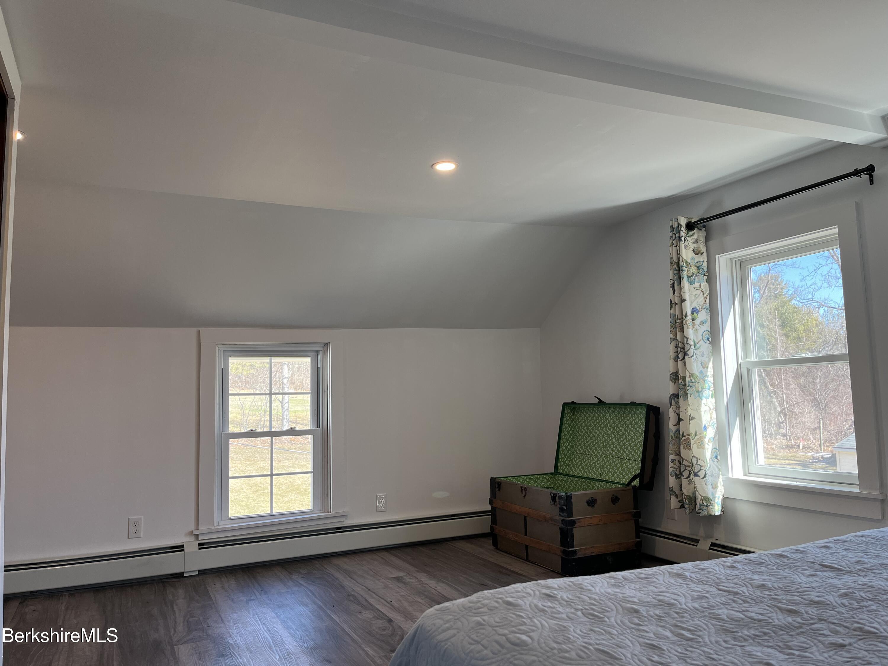 Pittsfield, Massachusetts 01201, United States, 2 Bedrooms Bedrooms, ,3 BathroomsBathrooms,Residential,Active,101026