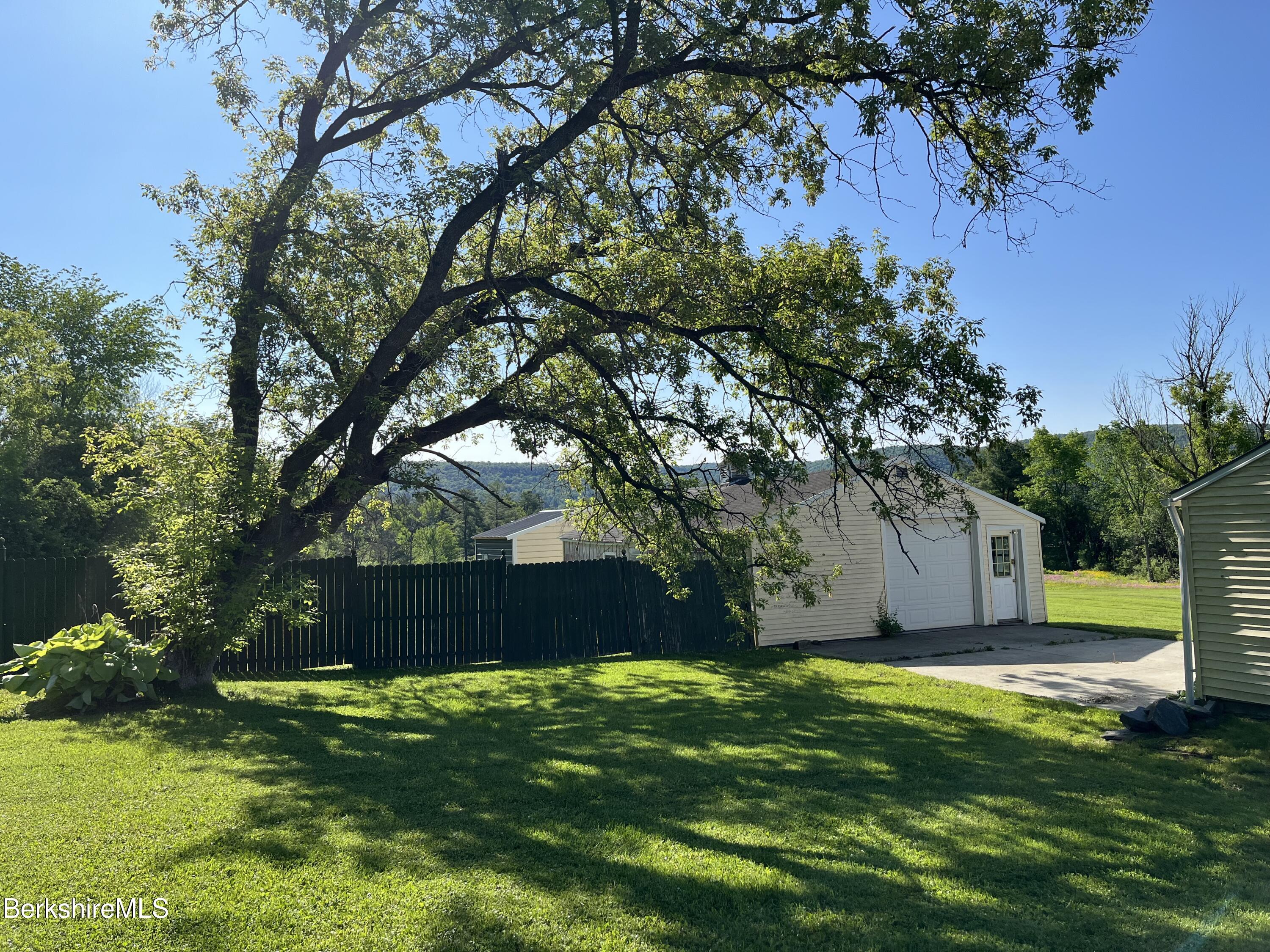 Pittsfield, Massachusetts 01201, United States, 2 Bedrooms Bedrooms, ,3 BathroomsBathrooms,Residential,Active,101026