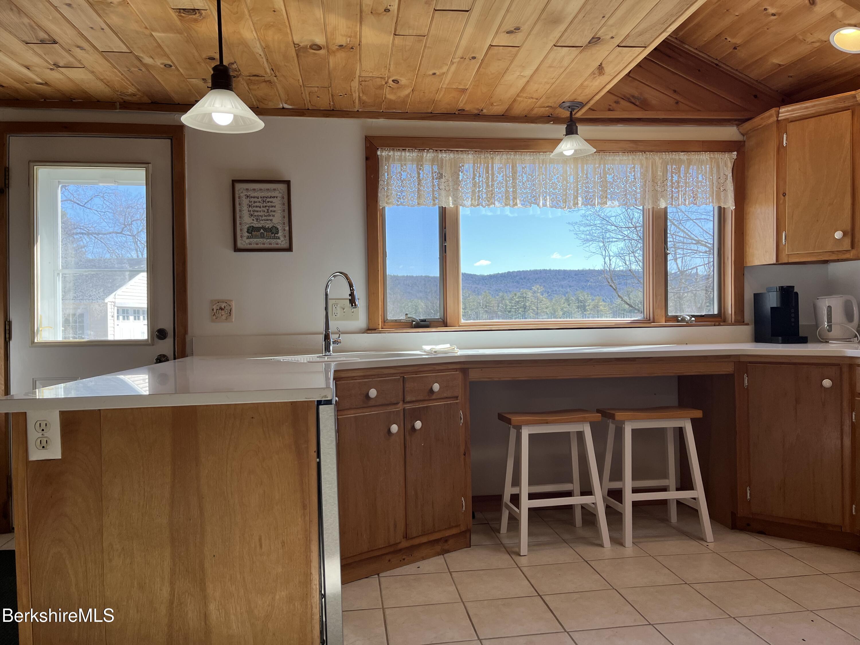 Pittsfield, Massachusetts 01201, United States, 2 Bedrooms Bedrooms, ,3 BathroomsBathrooms,Residential,Active,101026