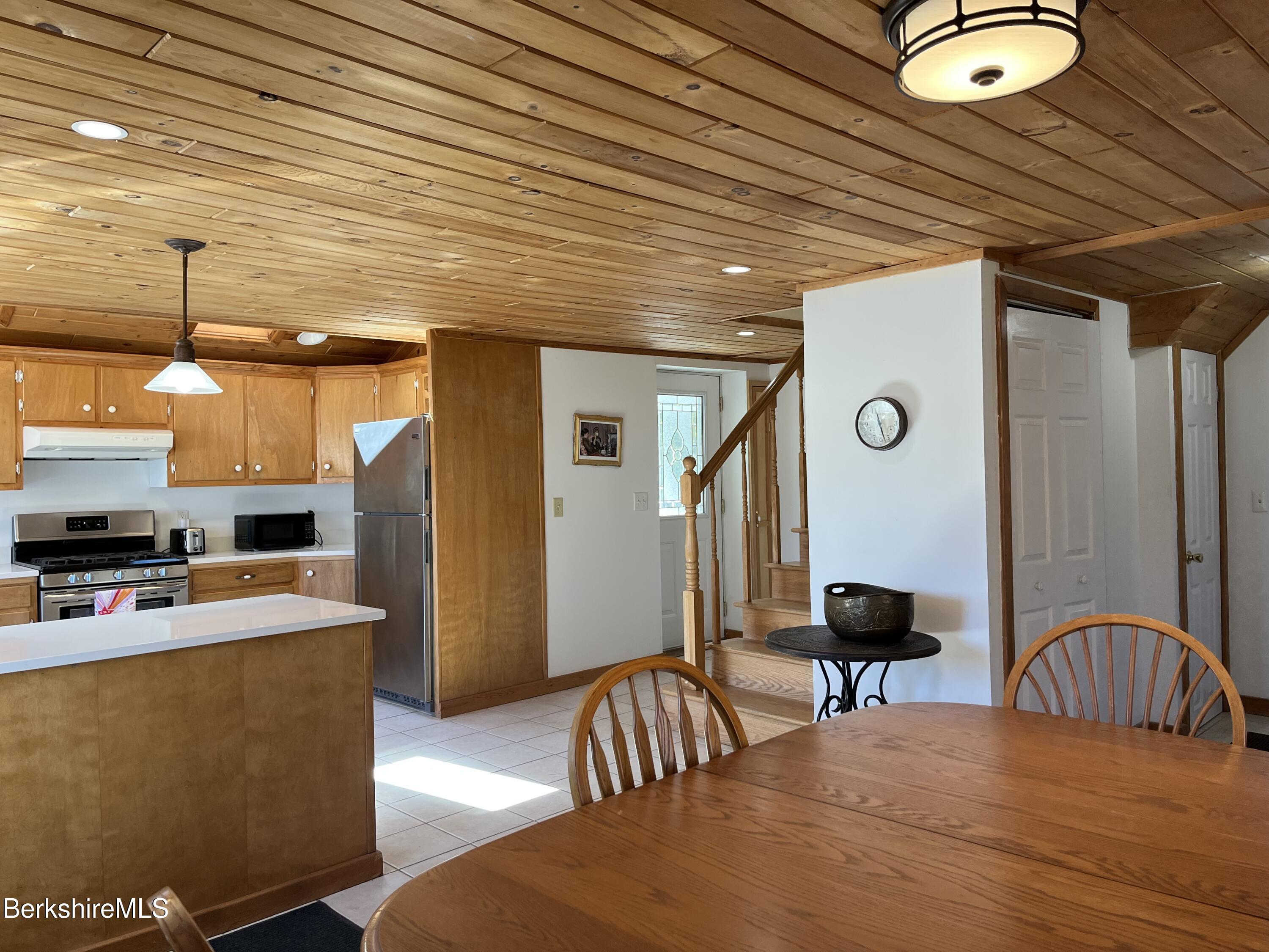 Pittsfield, Massachusetts 01201, United States, 2 Bedrooms Bedrooms, ,3 BathroomsBathrooms,Residential,Active,101026