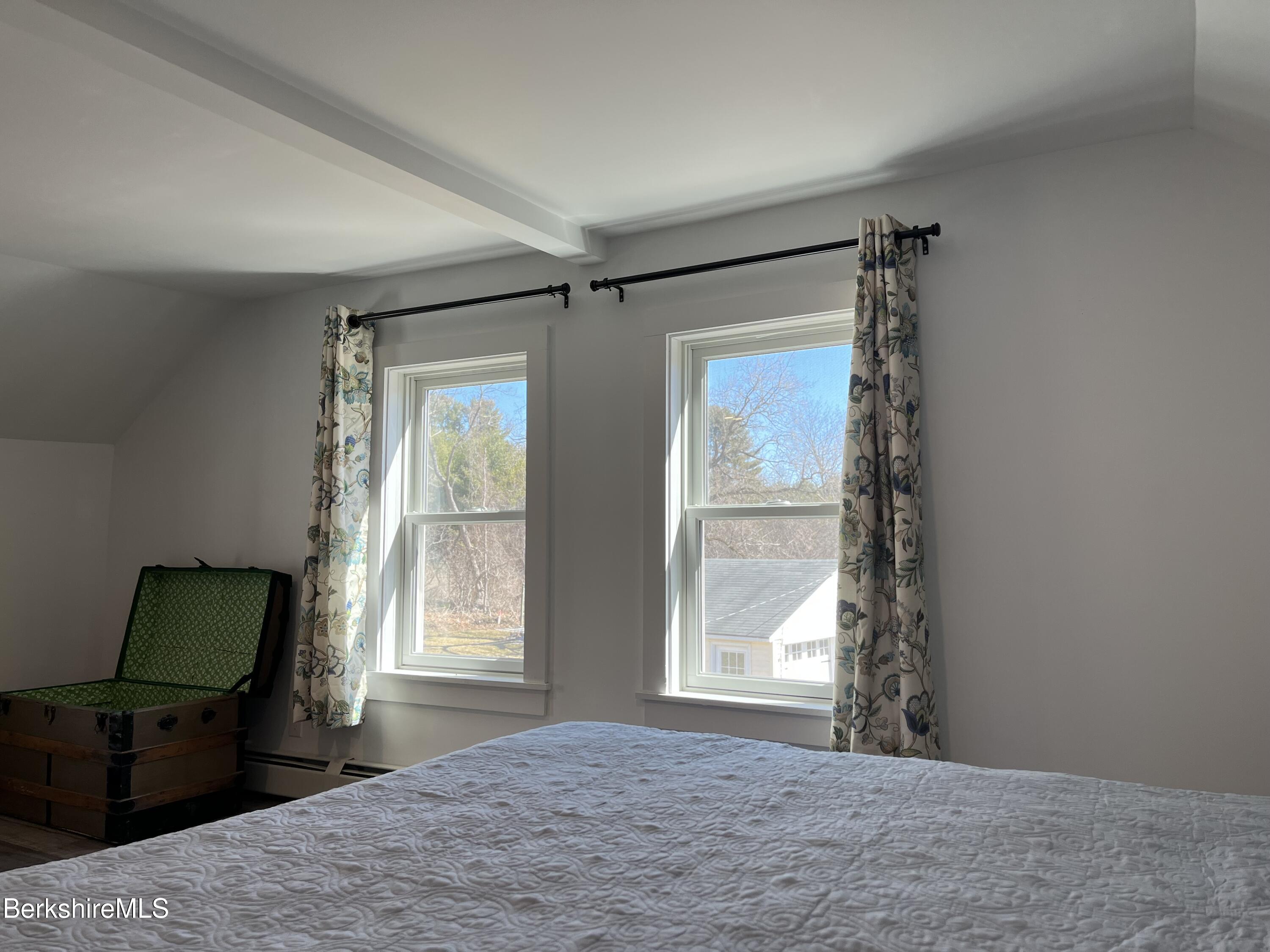 Pittsfield, Massachusetts 01201, United States, 2 Bedrooms Bedrooms, ,3 BathroomsBathrooms,Residential,Active,101026