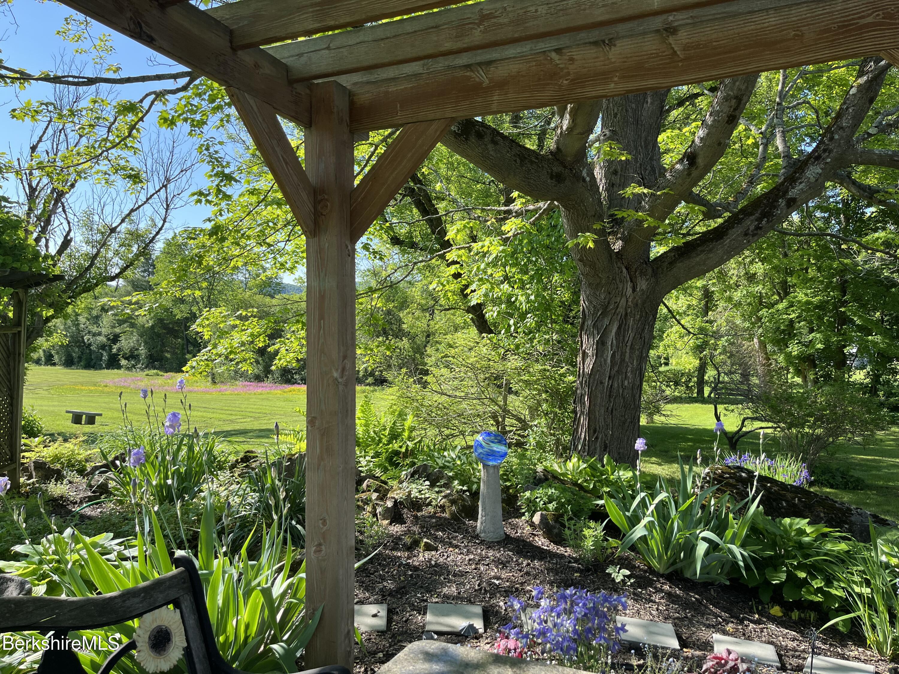 Pittsfield, Massachusetts 01201, United States, 2 Bedrooms Bedrooms, ,3 BathroomsBathrooms,Residential,Active,101026