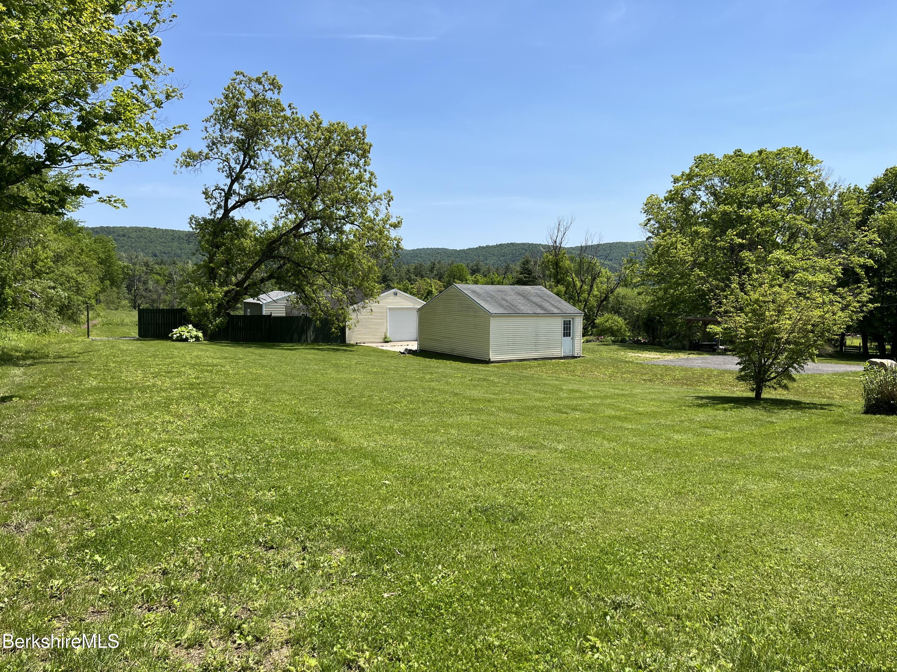 Pittsfield, Massachusetts 01201, United States, 2 Bedrooms Bedrooms, ,3 BathroomsBathrooms,Residential,Active,101026