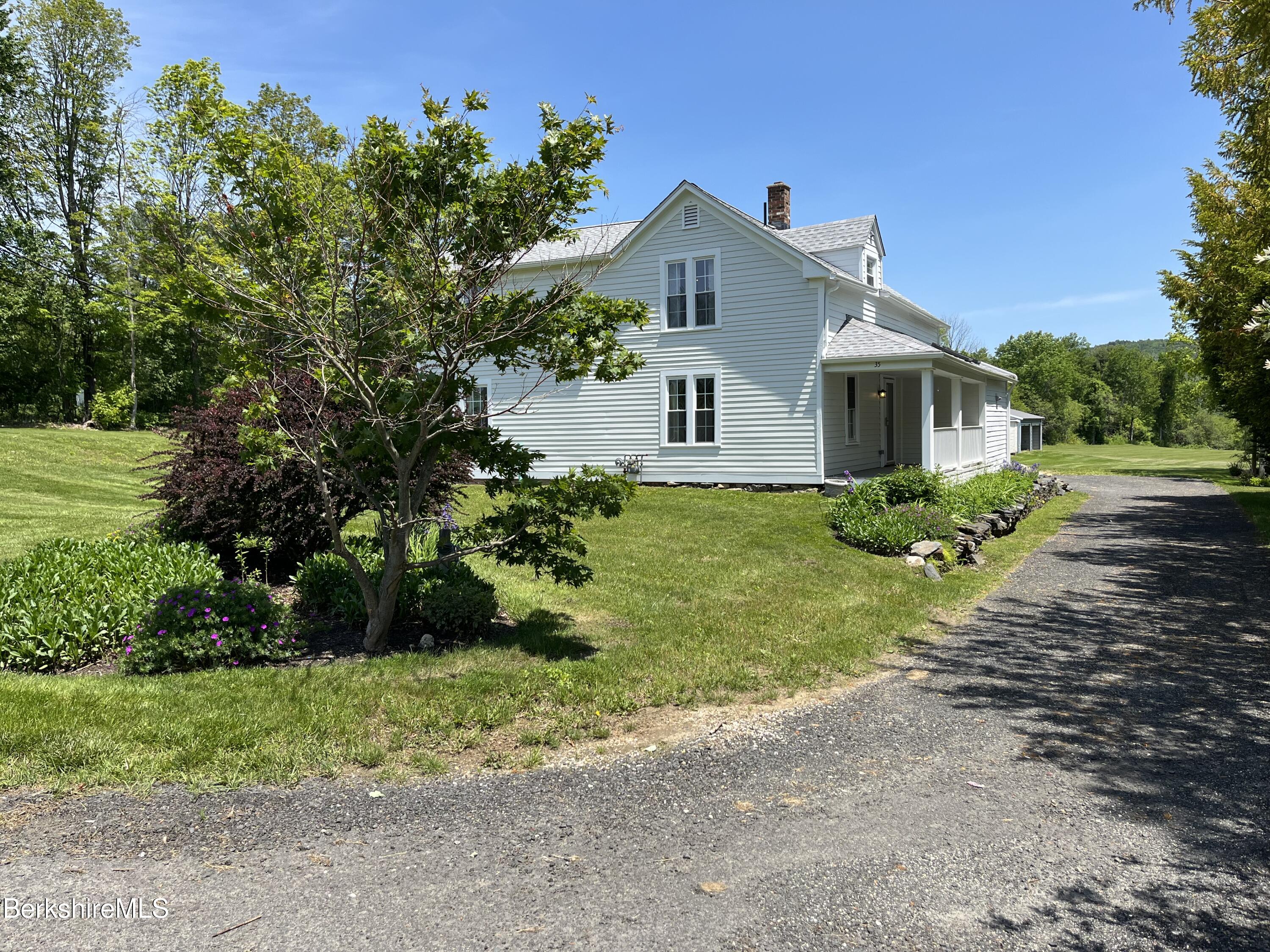 Pittsfield, Massachusetts 01201, United States, 2 Bedrooms Bedrooms, ,3 BathroomsBathrooms,Residential,Active,101026