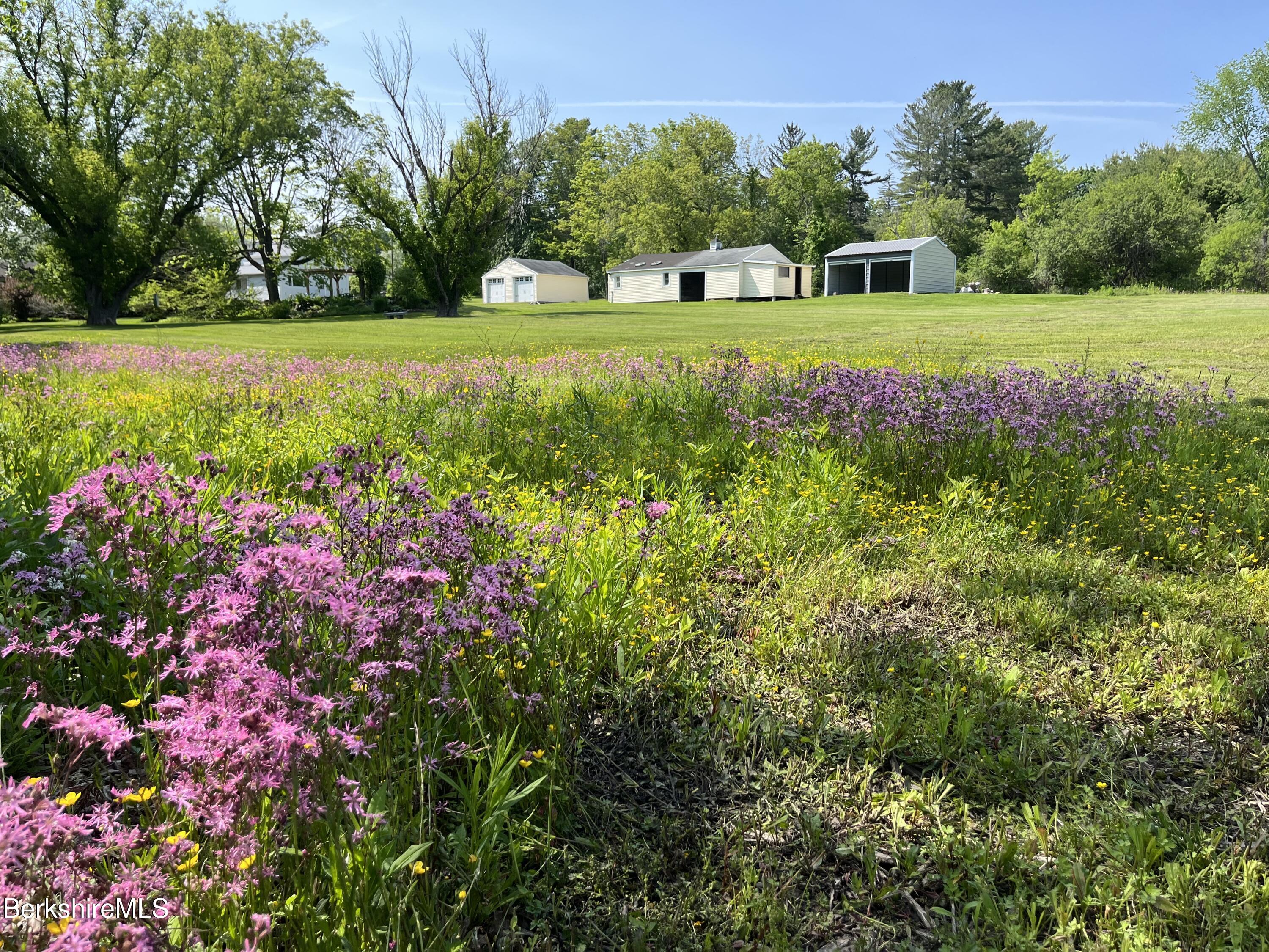 Pittsfield, Massachusetts 01201, United States, 2 Bedrooms Bedrooms, ,3 BathroomsBathrooms,Residential,Active,101026