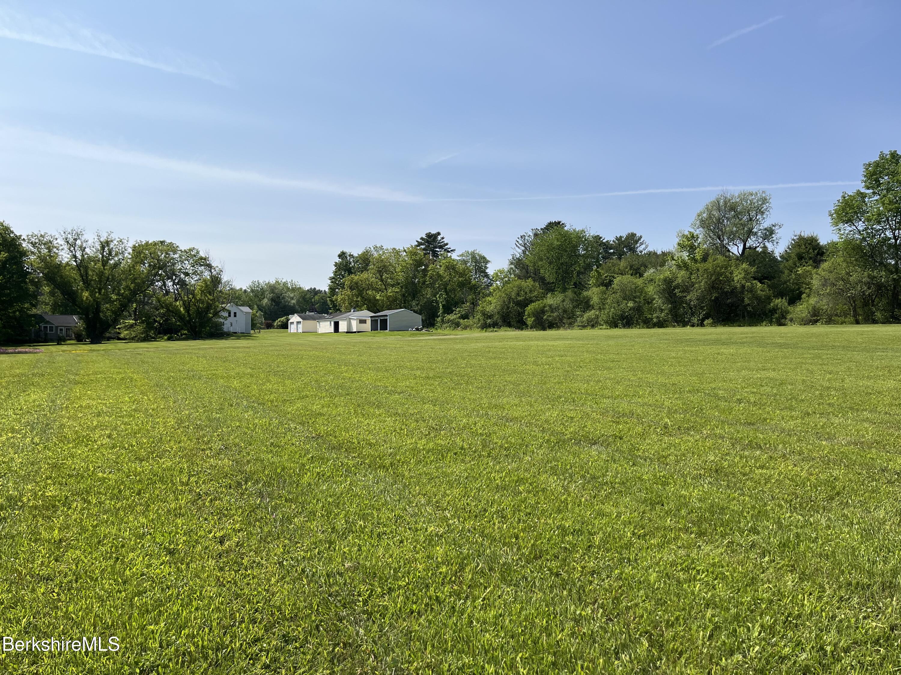 Pittsfield, Massachusetts 01201, United States, 2 Bedrooms Bedrooms, ,3 BathroomsBathrooms,Residential,Active,101026