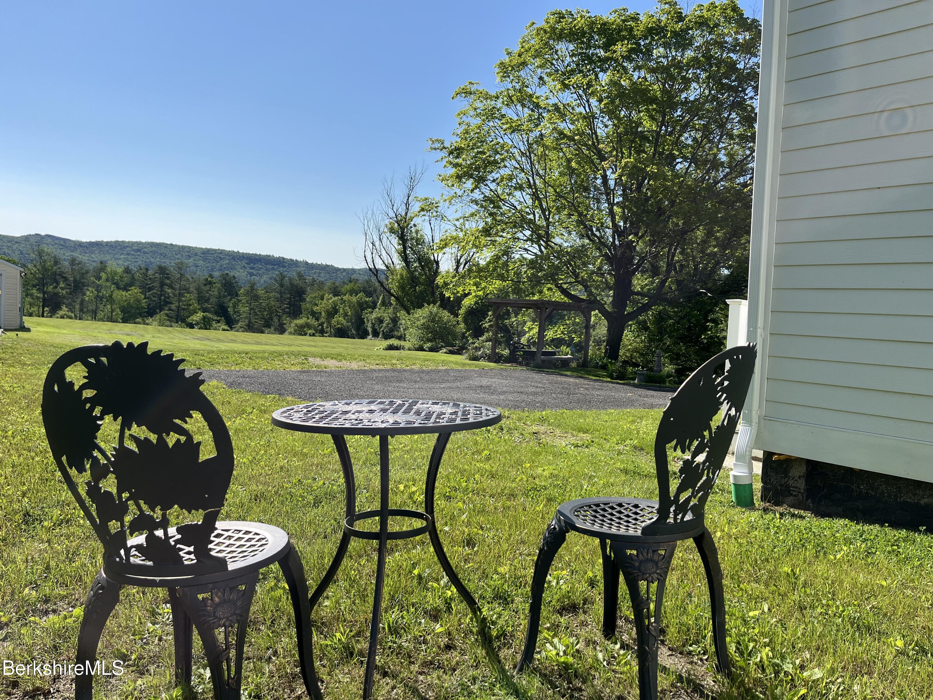 Pittsfield, Massachusetts 01201, United States, 2 Bedrooms Bedrooms, ,3 BathroomsBathrooms,Residential,Active,101026