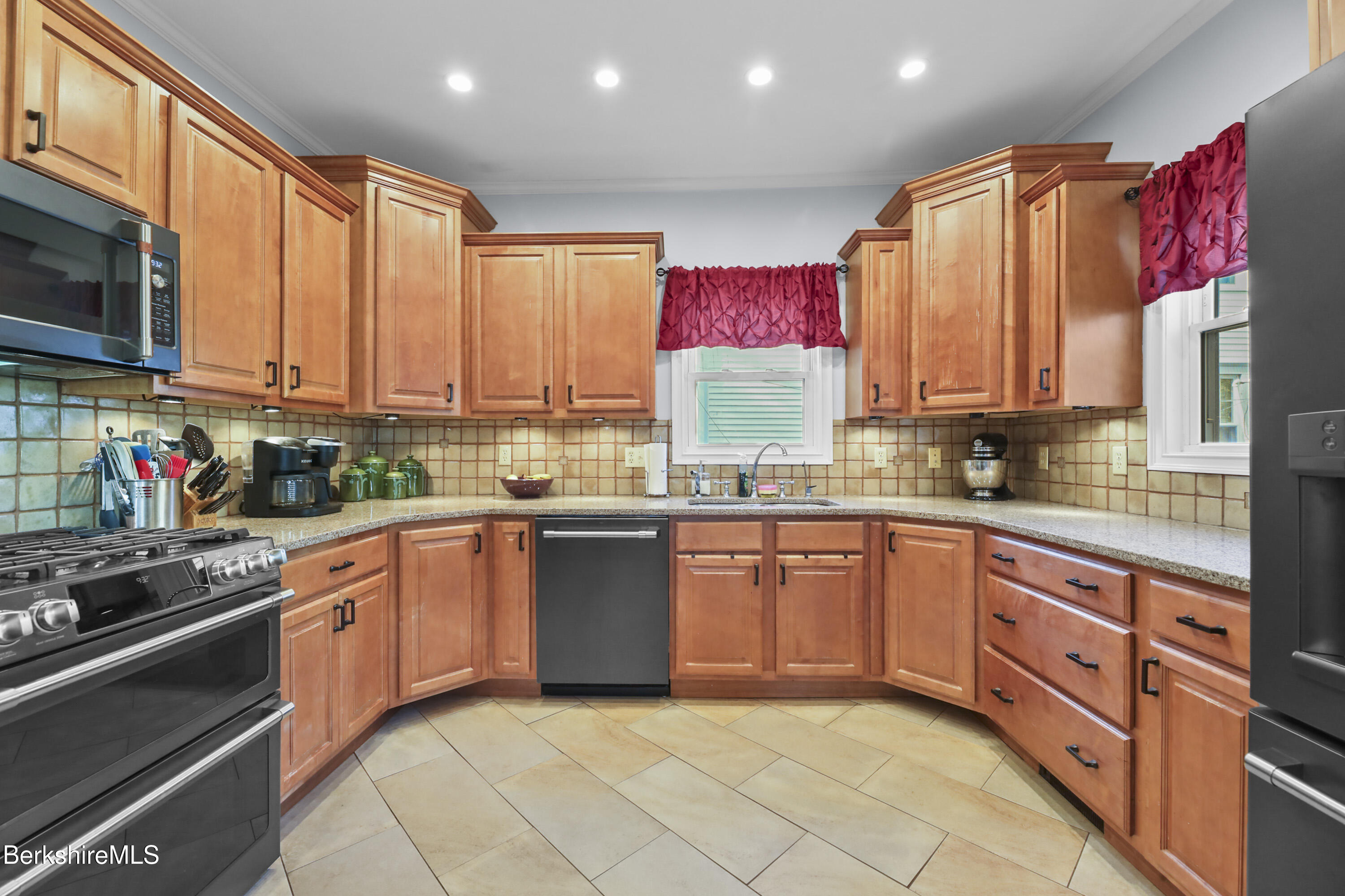 50 Gallup St, North Adams, Massachusetts image 6