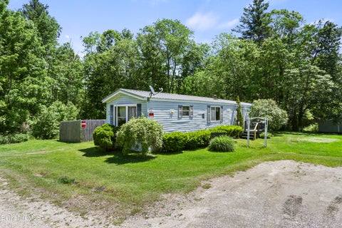 Mobile Home For Sale - 14 Alice Dr<br/> Hinsdale, MA 01235