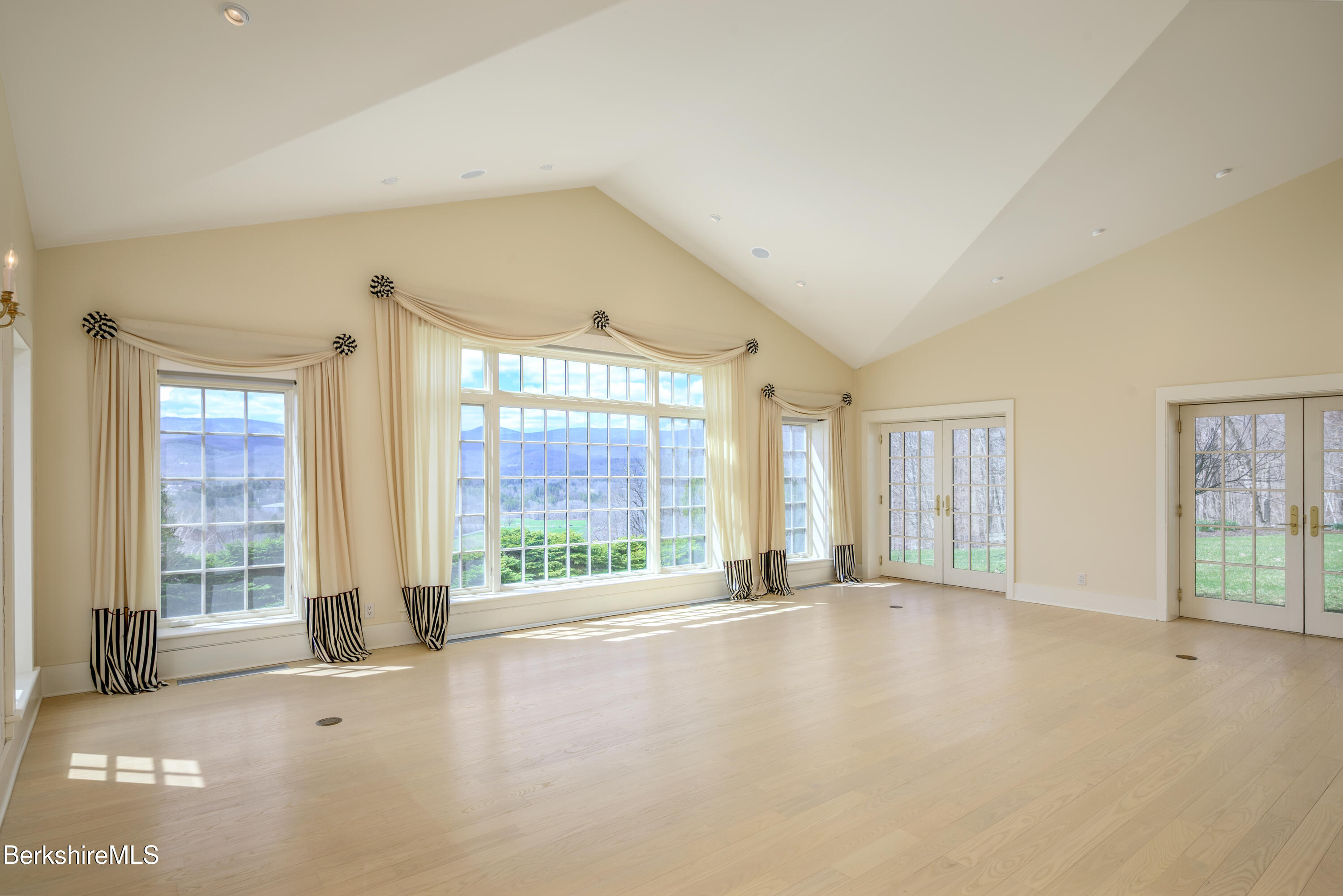 123 Chestnut St, Williamstown, Massachusetts image 19