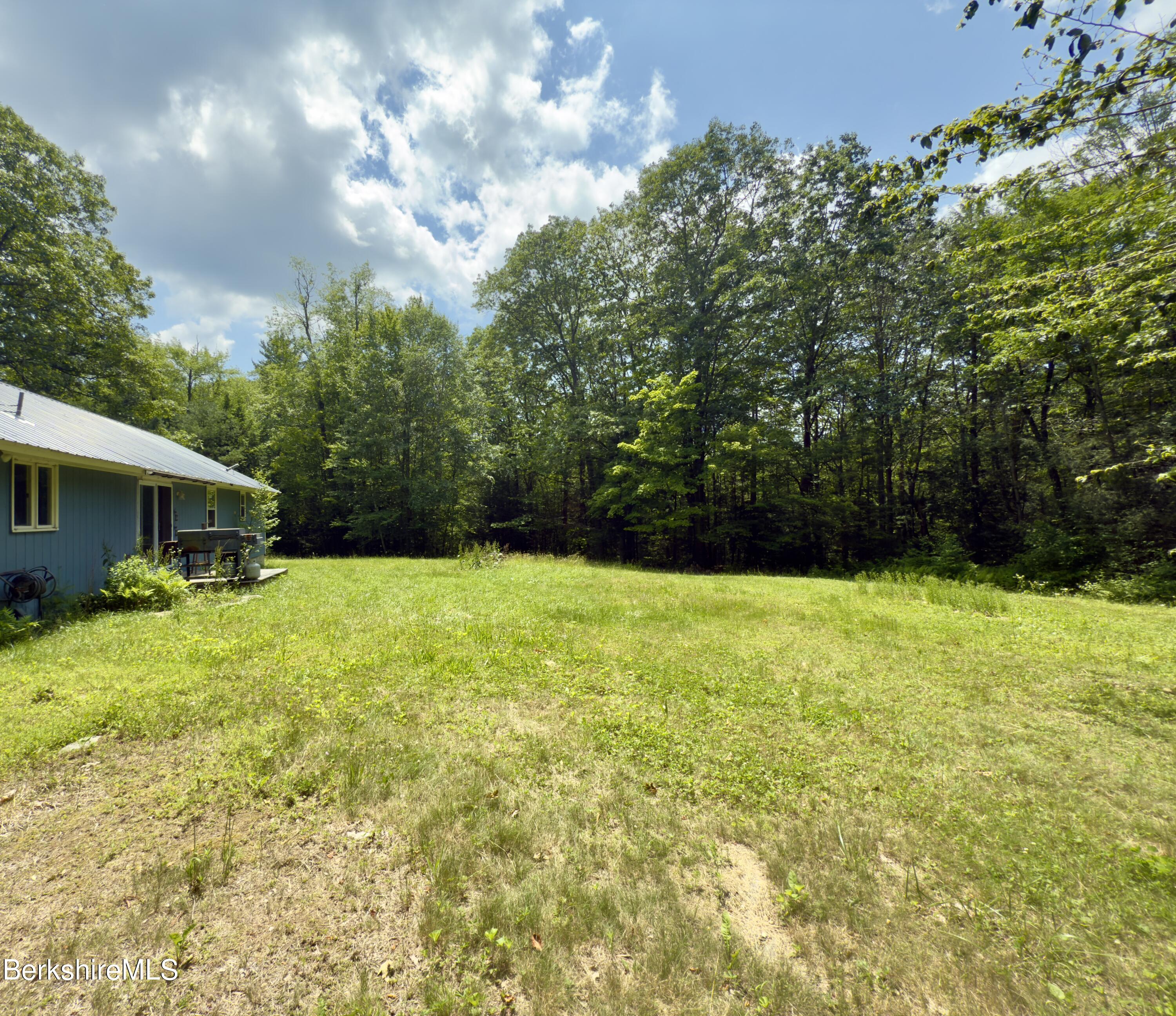 Tolland, Massachusetts 01034, United States, 3 Bedrooms Bedrooms, ,2 BathroomsBathrooms,Residential,Active,87214