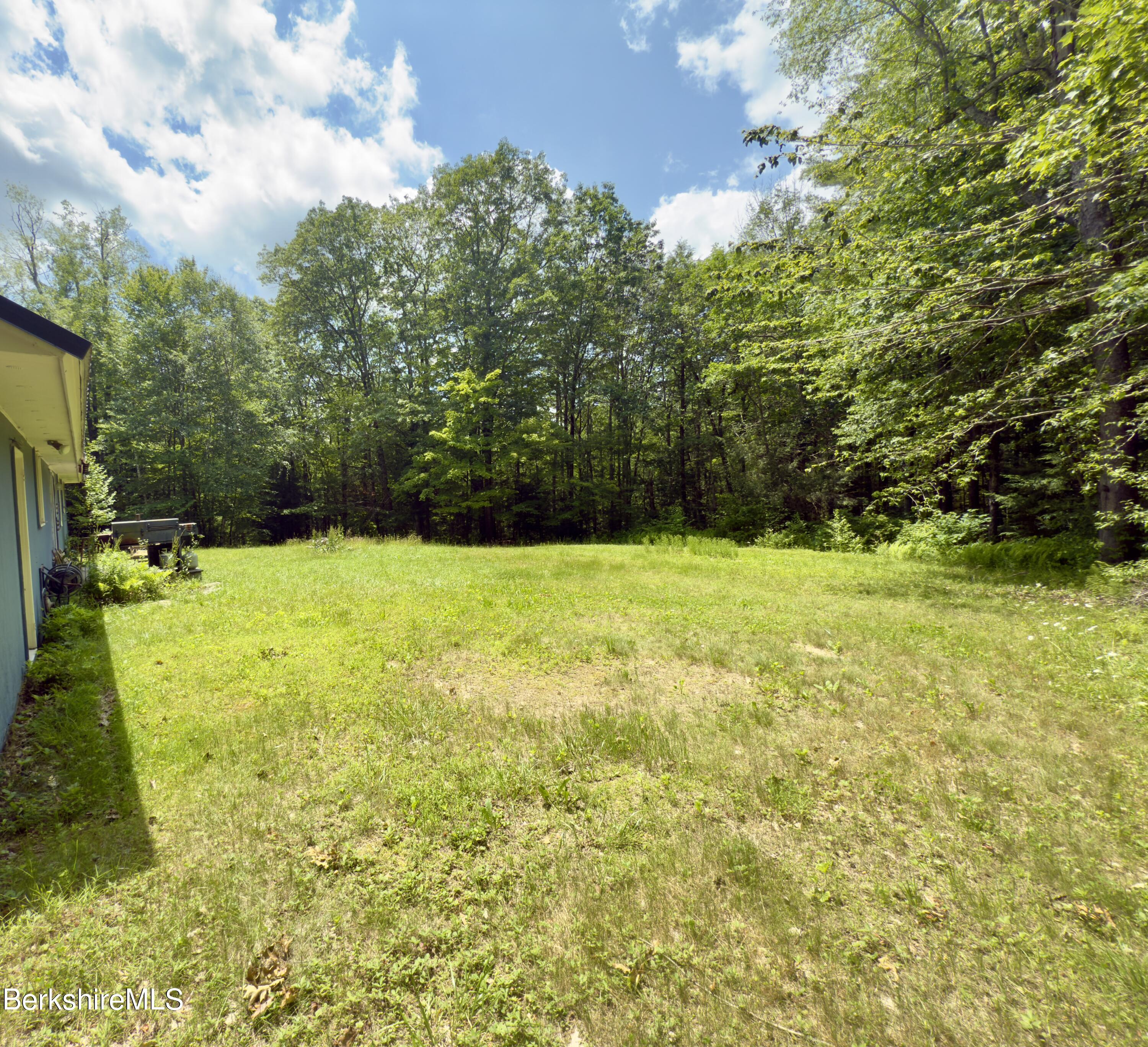 Tolland, Massachusetts 01034, United States, 3 Bedrooms Bedrooms, ,2 BathroomsBathrooms,Residential,Active,87214