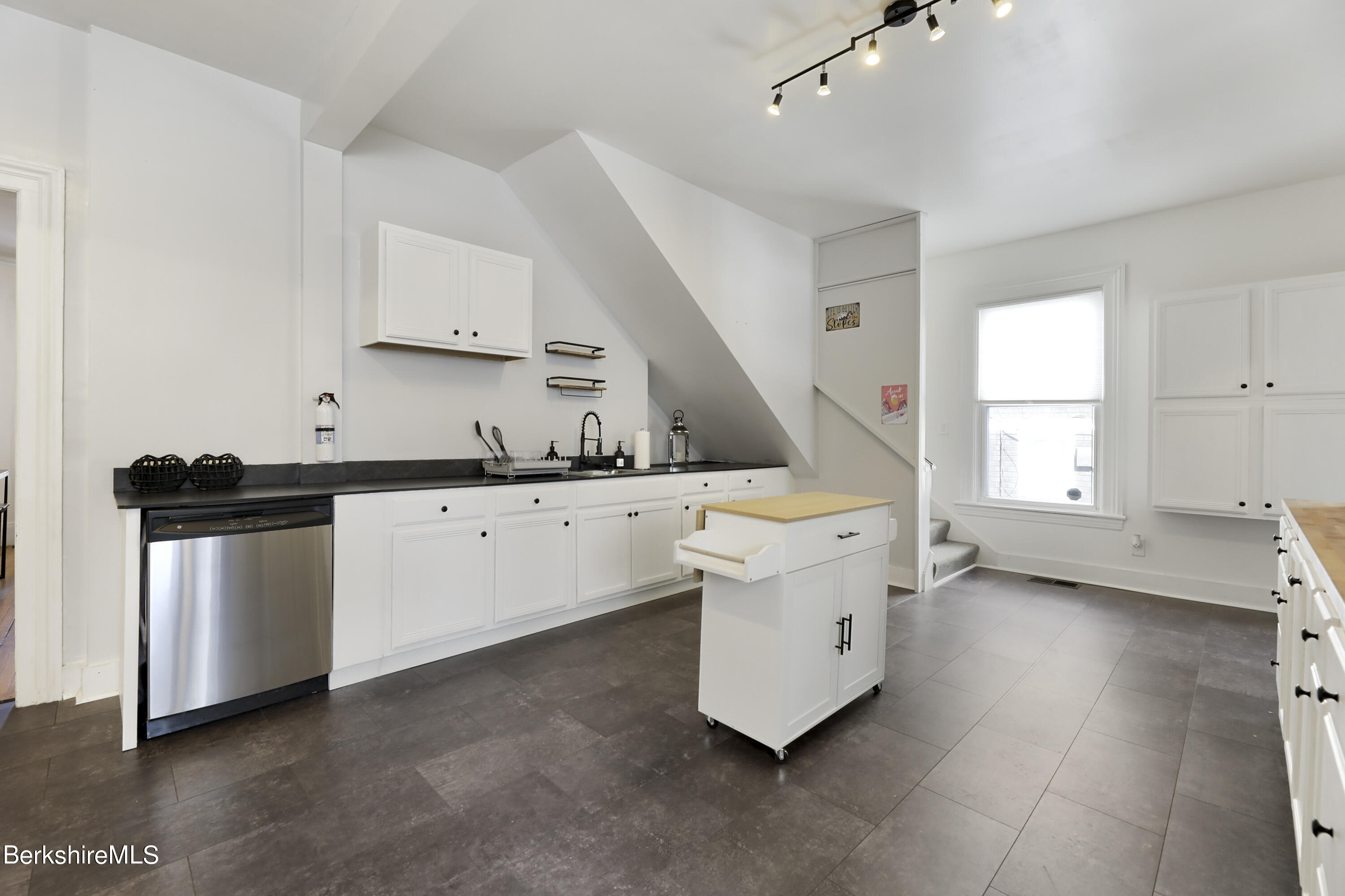 Pittsfield, Massachusetts 01201, United States, ,3 BathroomsBathrooms,Commercial,Active,216860