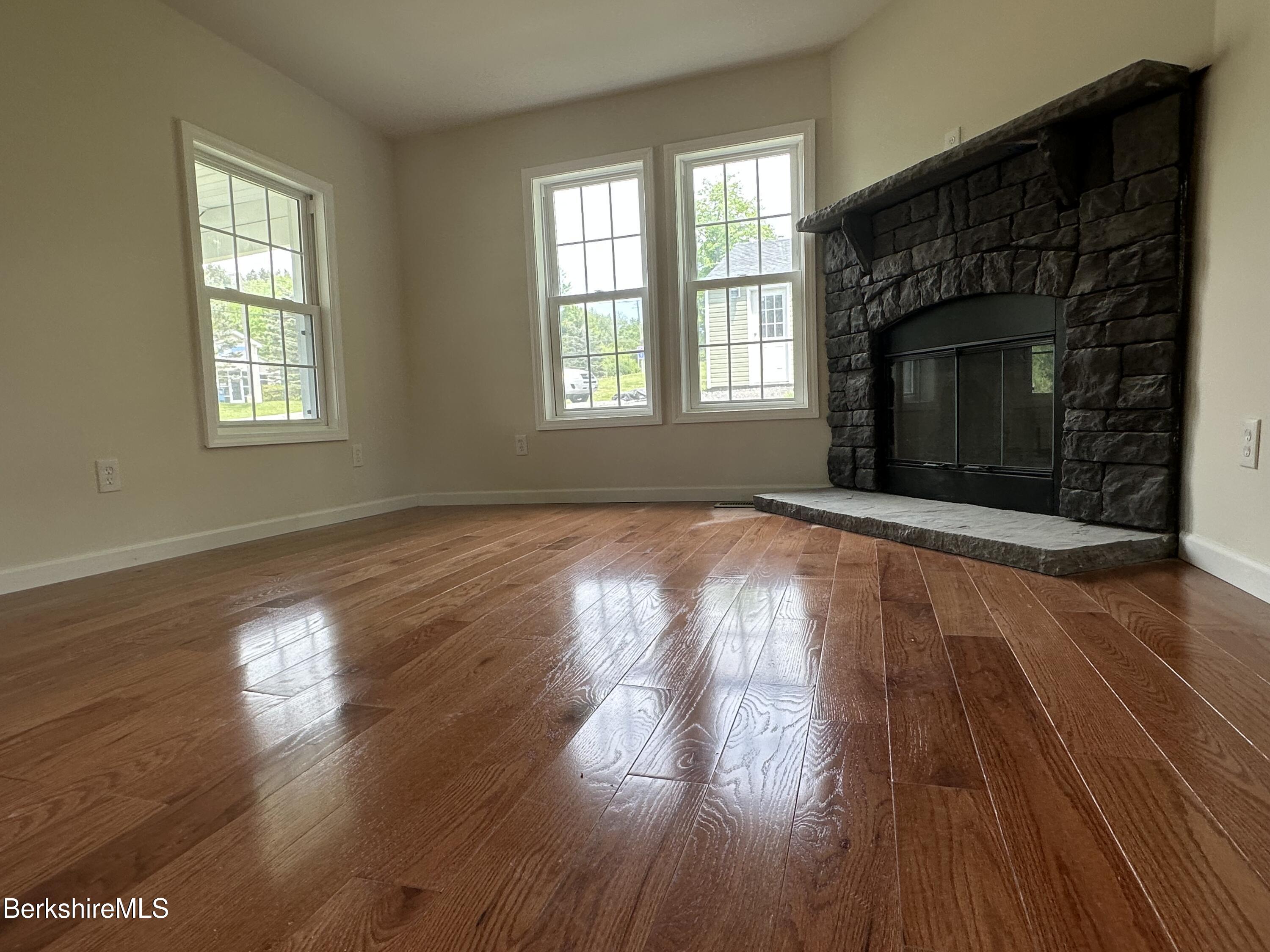 1108 St  Rt 295 Pkwy, East Chatham, New York image 4