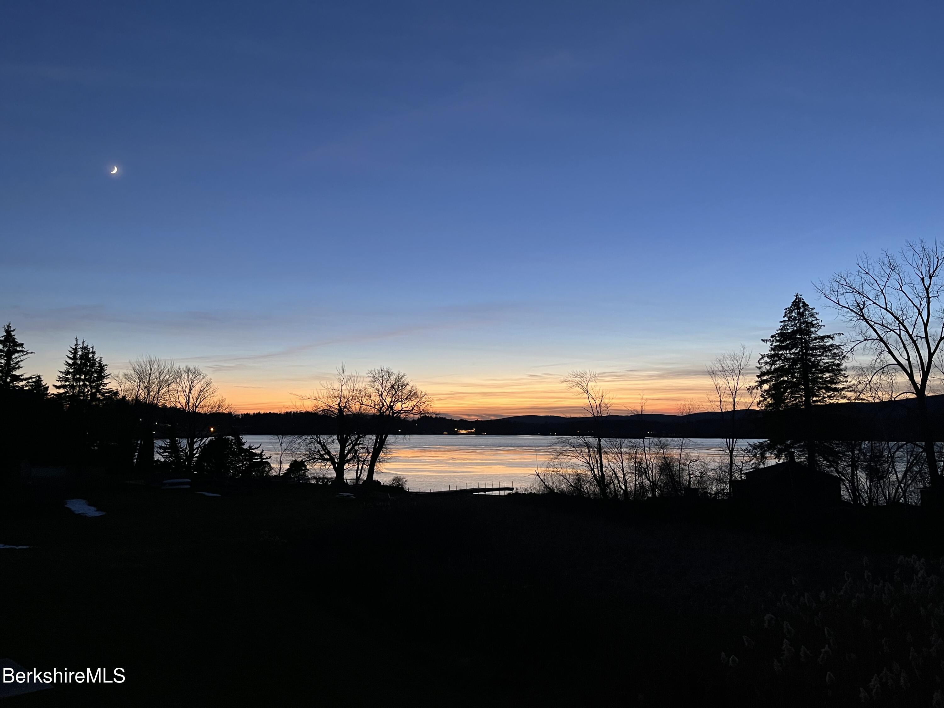 Lanesborough, Massachusetts 01237, United States, 1 Bedroom Bedrooms, ,1 BathroomBathrooms,Residential,Active,242014