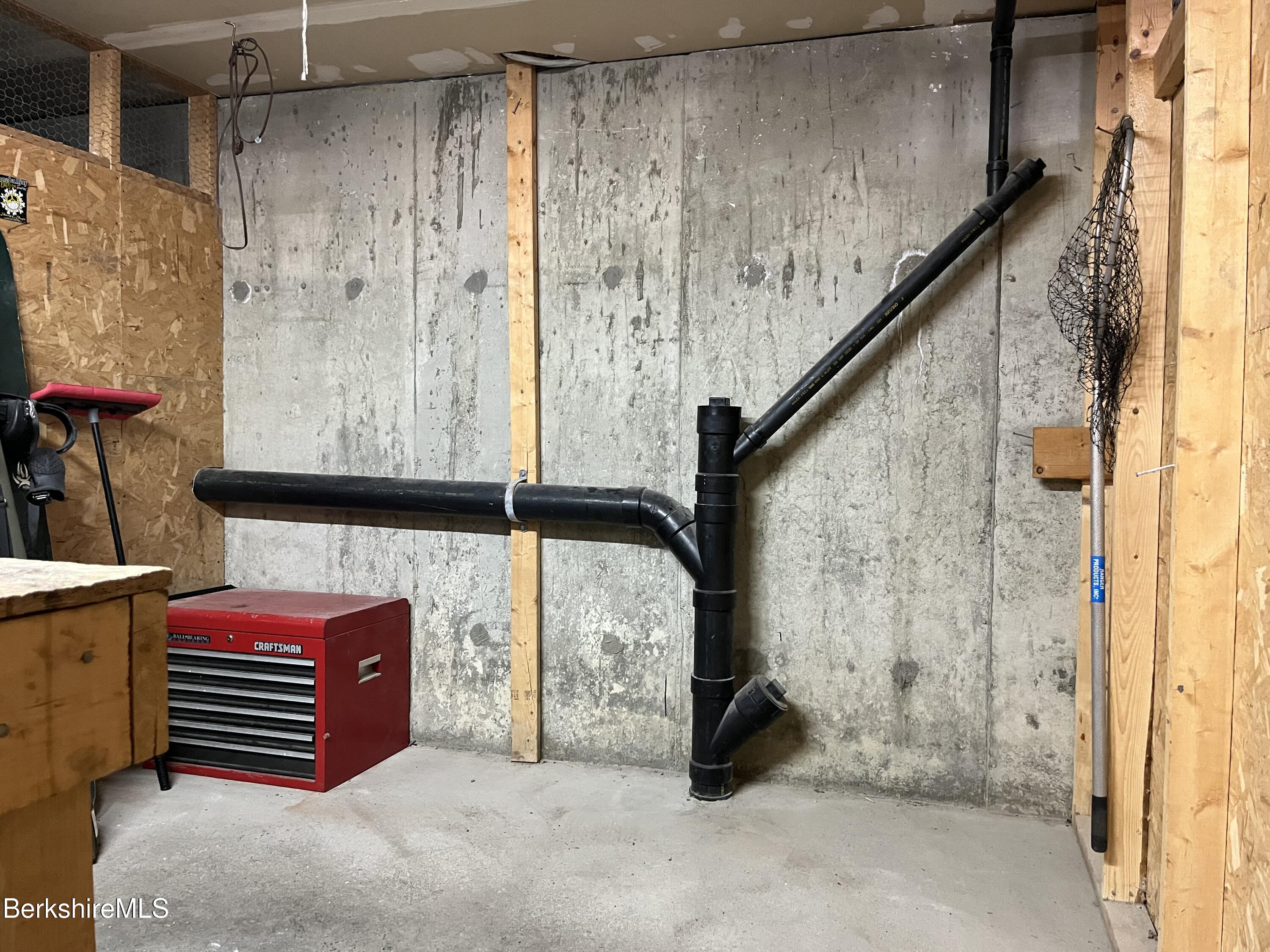 Lanesborough, Massachusetts 01237, United States, 1 Bedroom Bedrooms, ,1 BathroomBathrooms,Residential,Active,242014