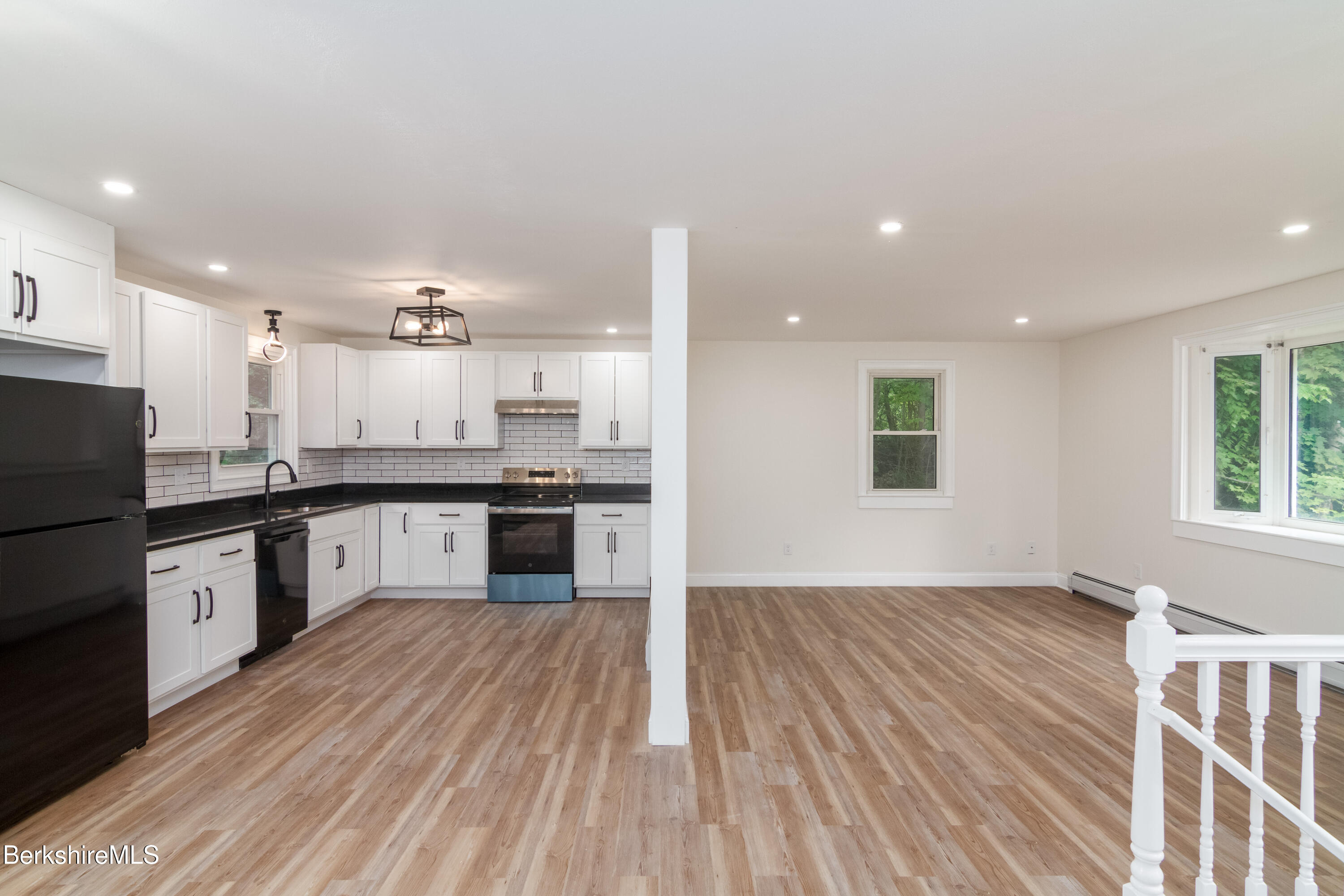 632 N State Rd, Cheshire, Massachusetts image 3