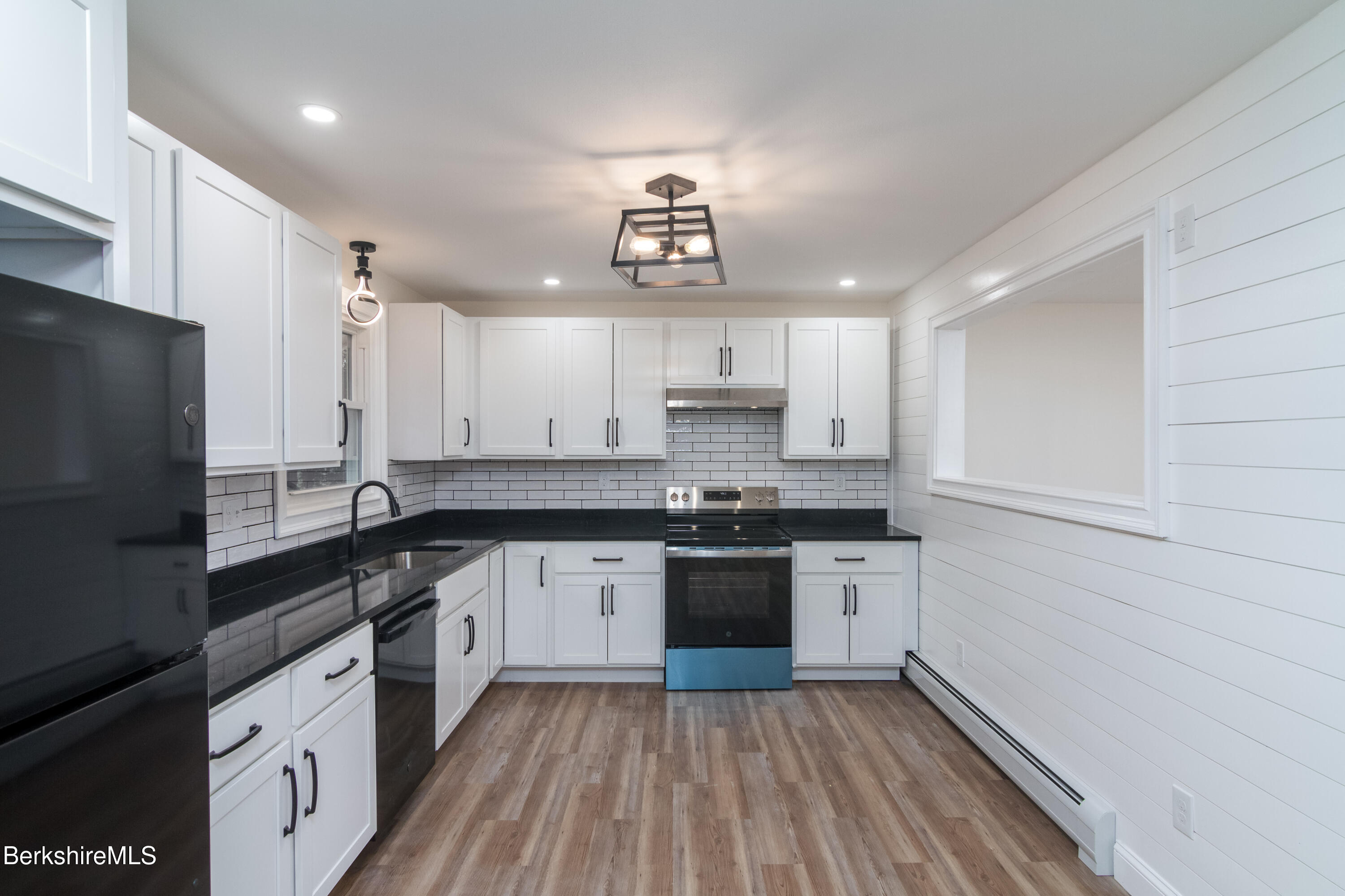 632 N State Rd, Cheshire, Massachusetts image 1