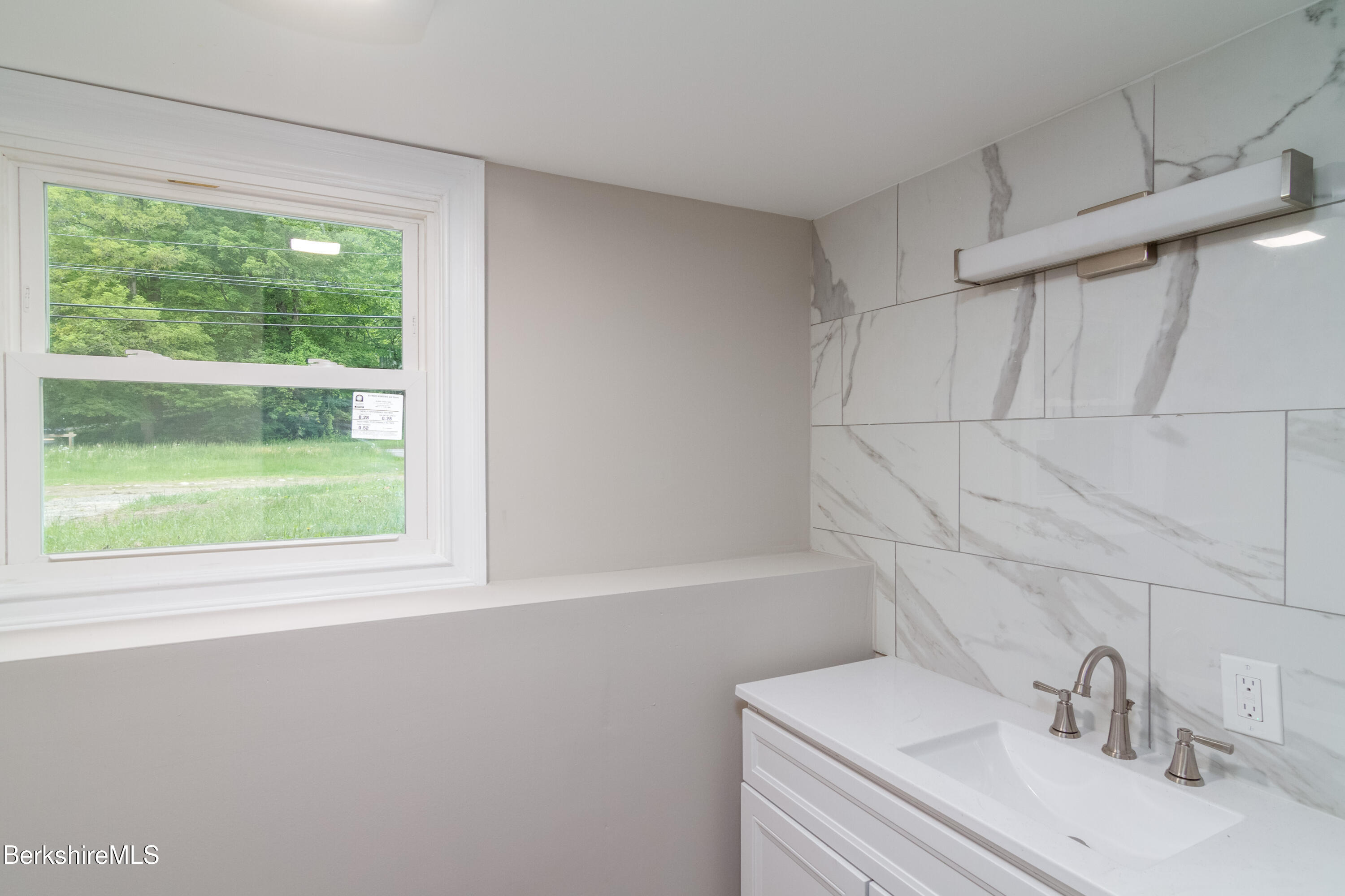 632 N State Rd, Cheshire, Massachusetts image 16