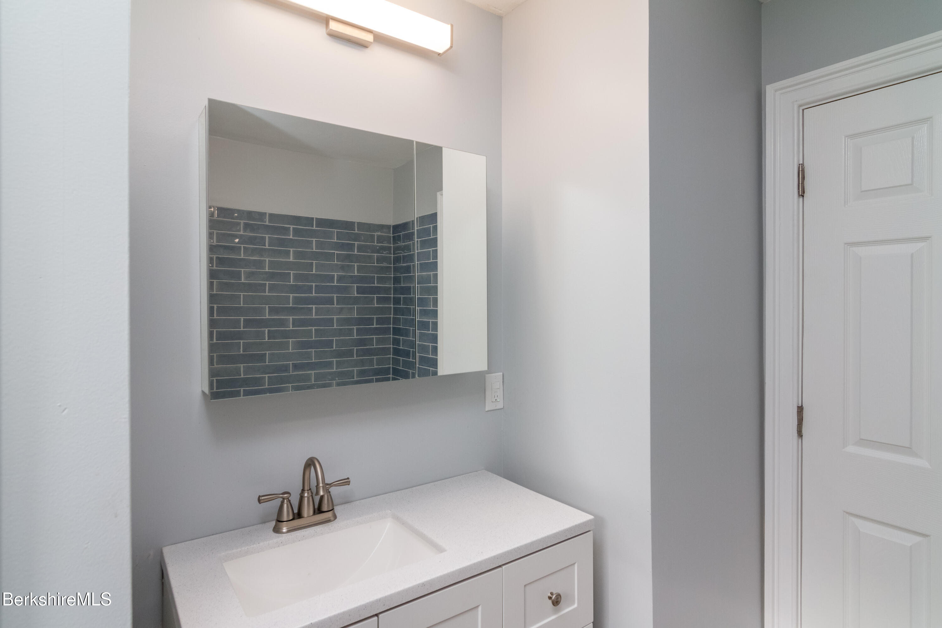 632 N State Rd, Cheshire, Massachusetts image 10