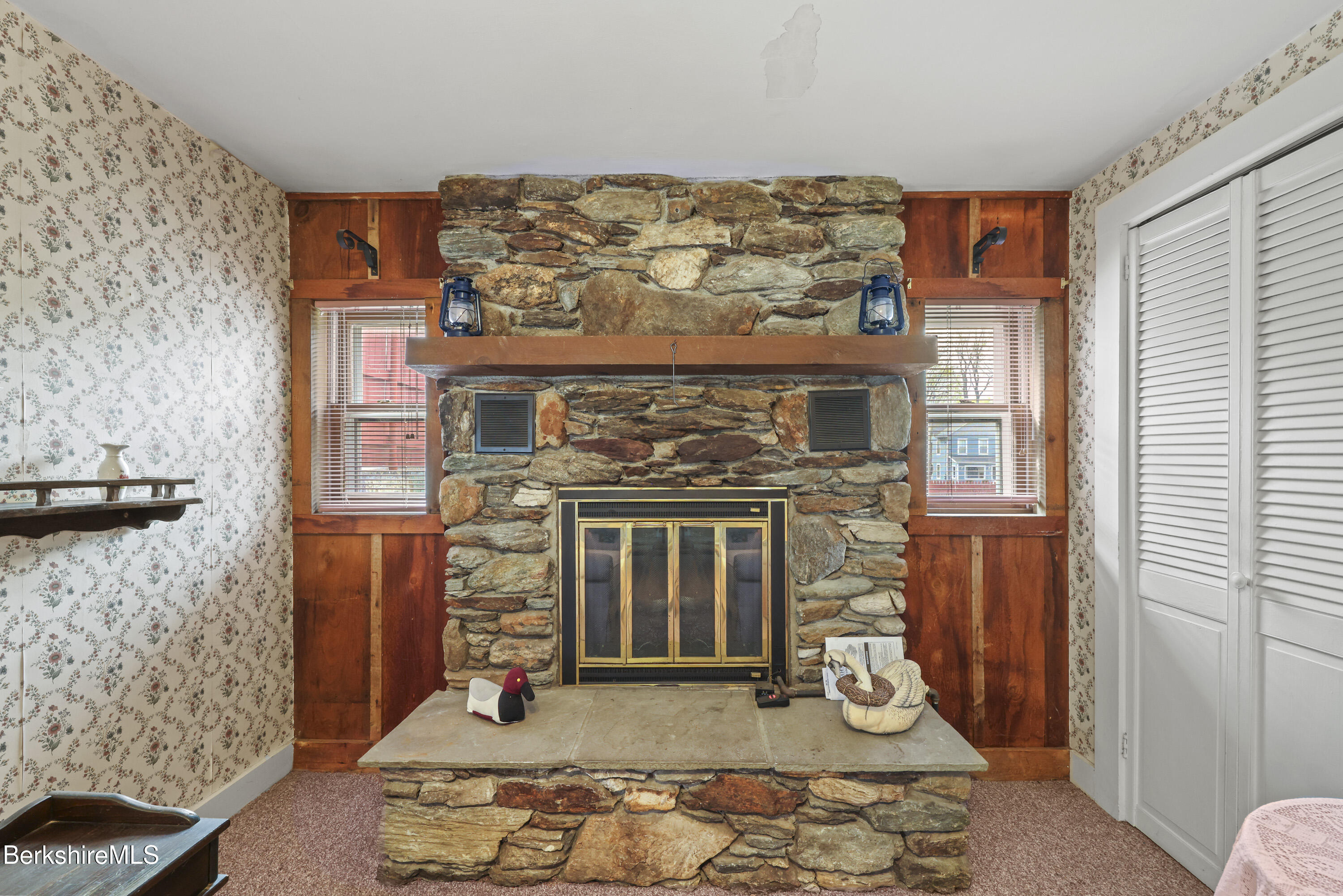 205 High St, Lee, Massachusetts image 17