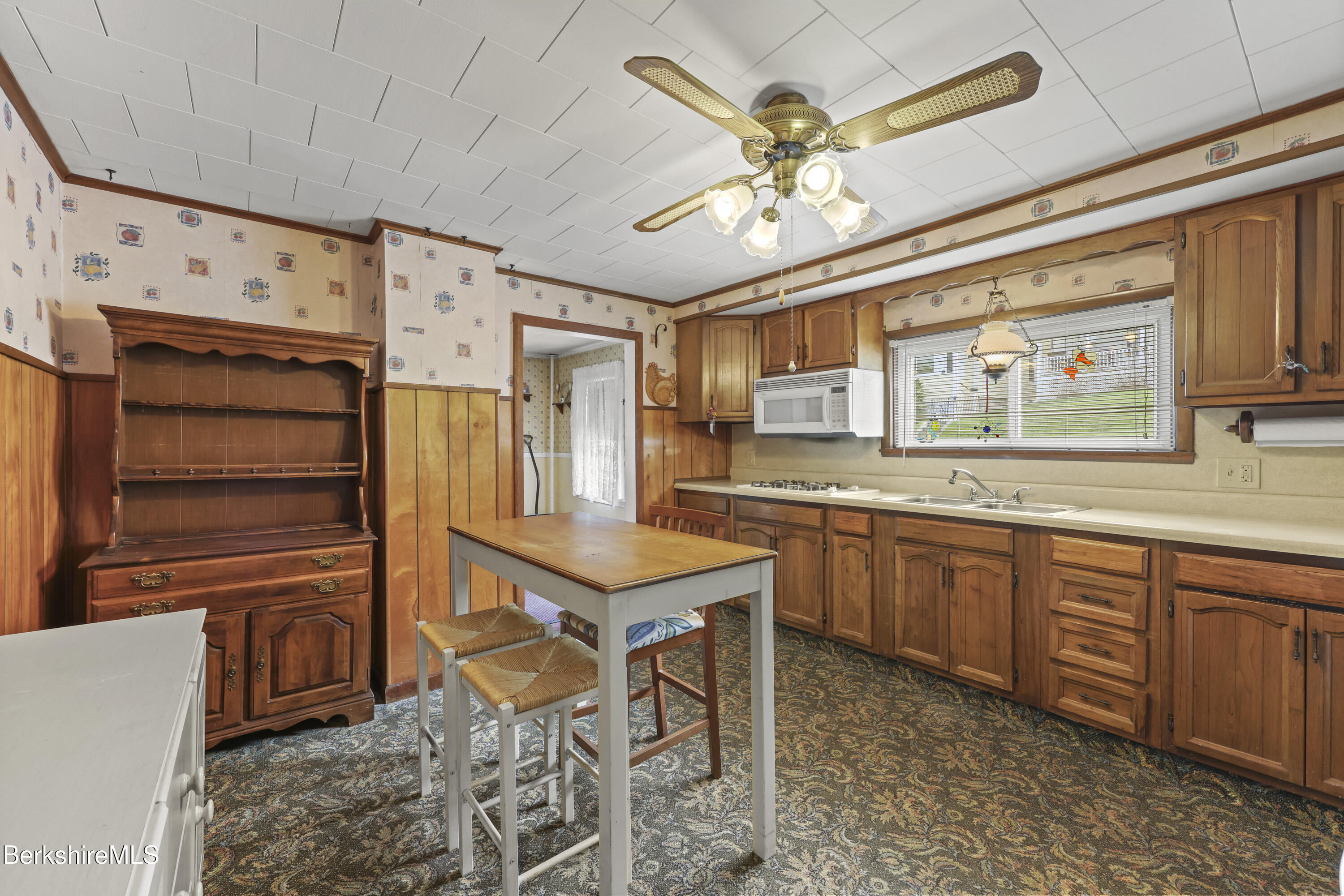 205 High St, Lee, Massachusetts image 7