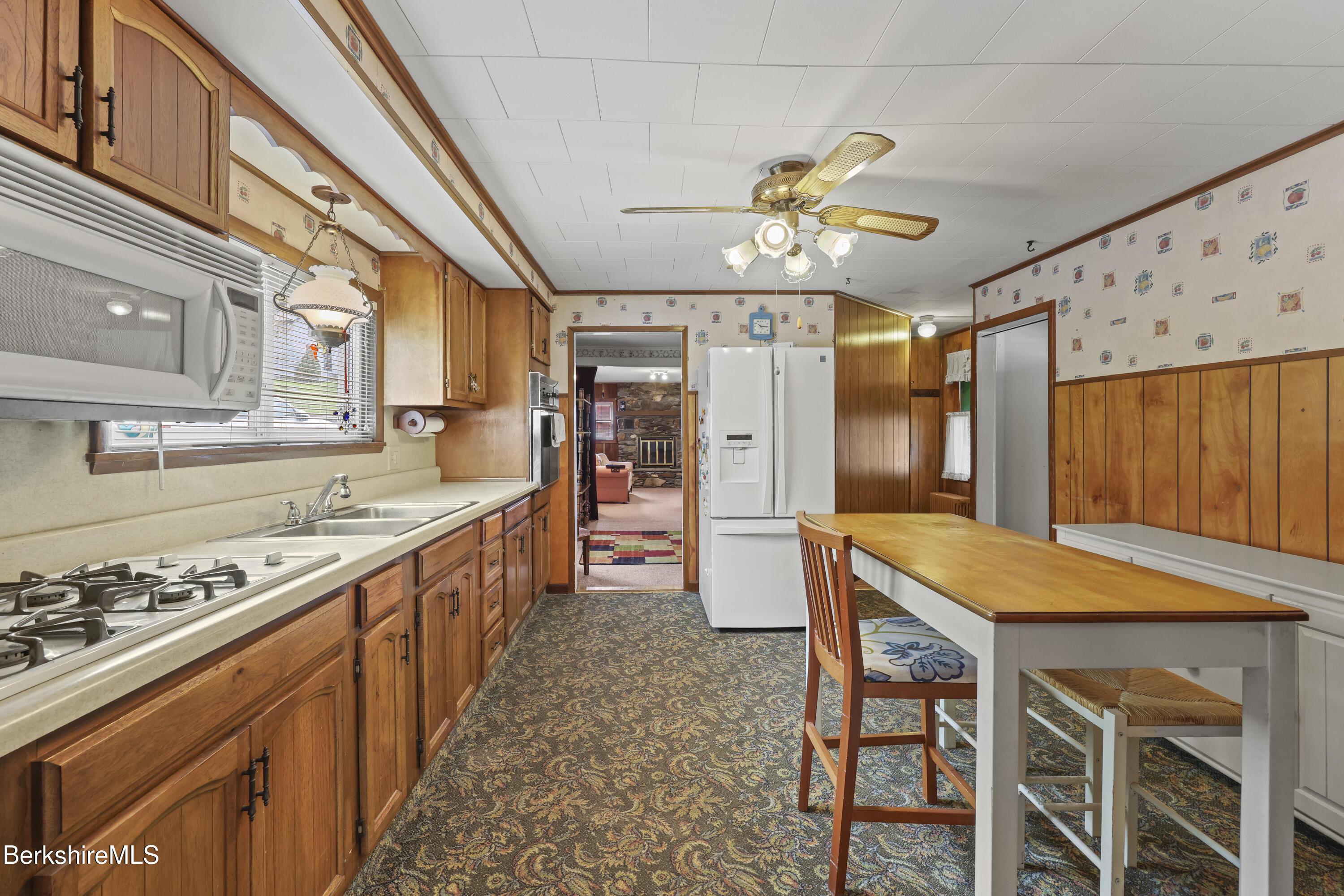 205 High St, Lee, Massachusetts image 6