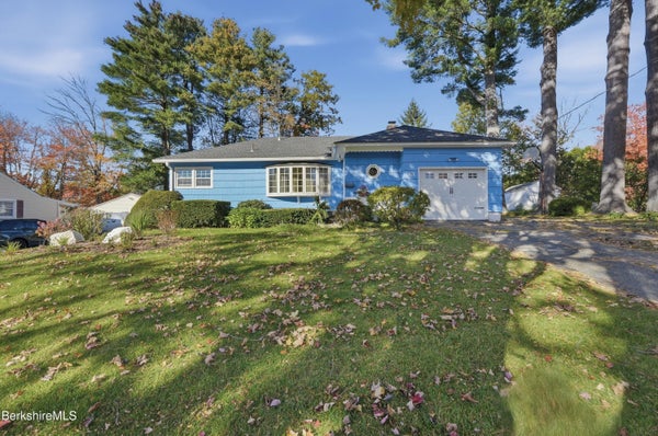33 HIGHLAWN DR, PITTSFIELD, MA 01201 - Image b2df83e4eacb3a20b2476c886202aa78/3064678640