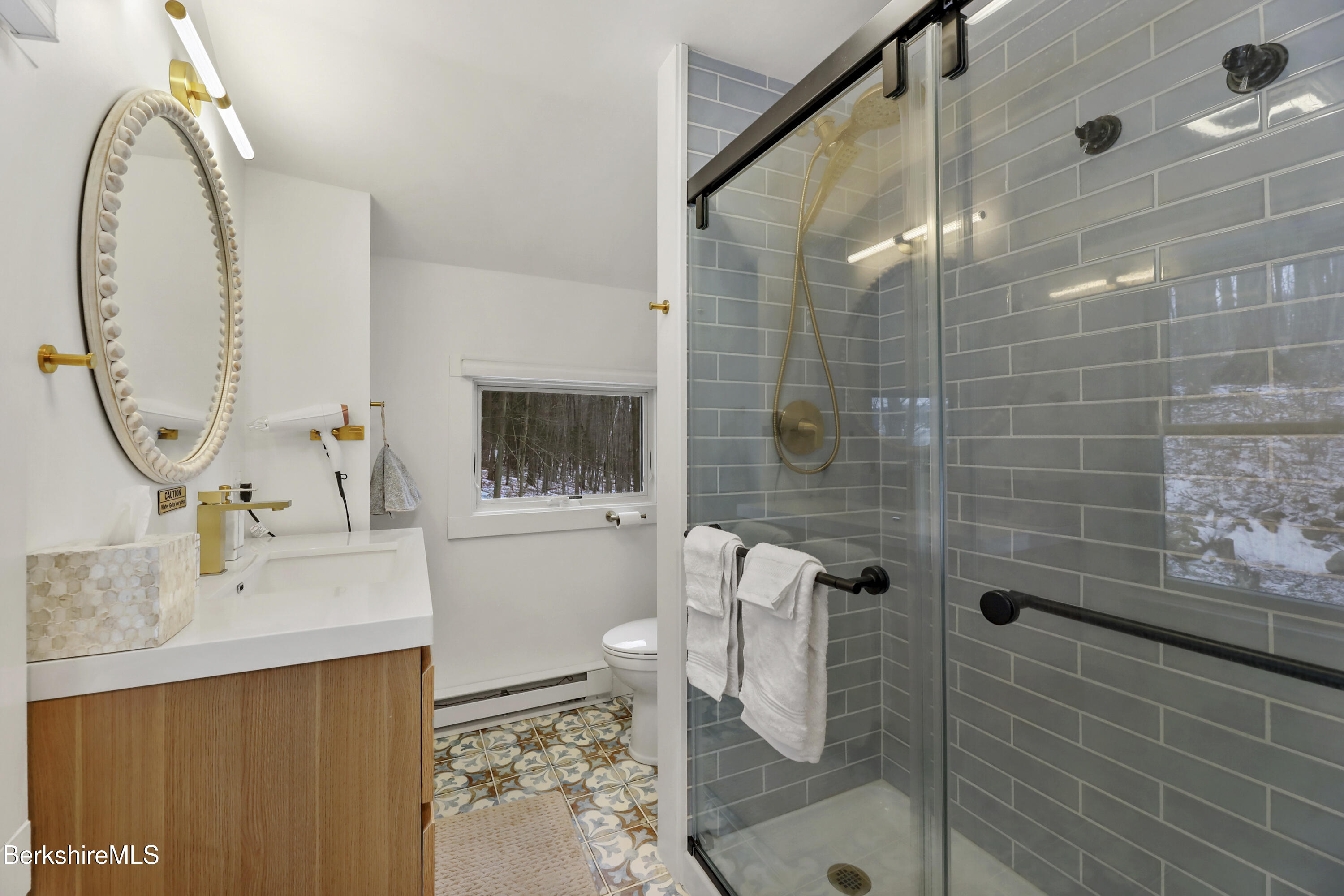 Pittsfield, Massachusetts 01201, United States, 2 Bedrooms Bedrooms, ,1 BathroomBathrooms,Residential,Active,127519