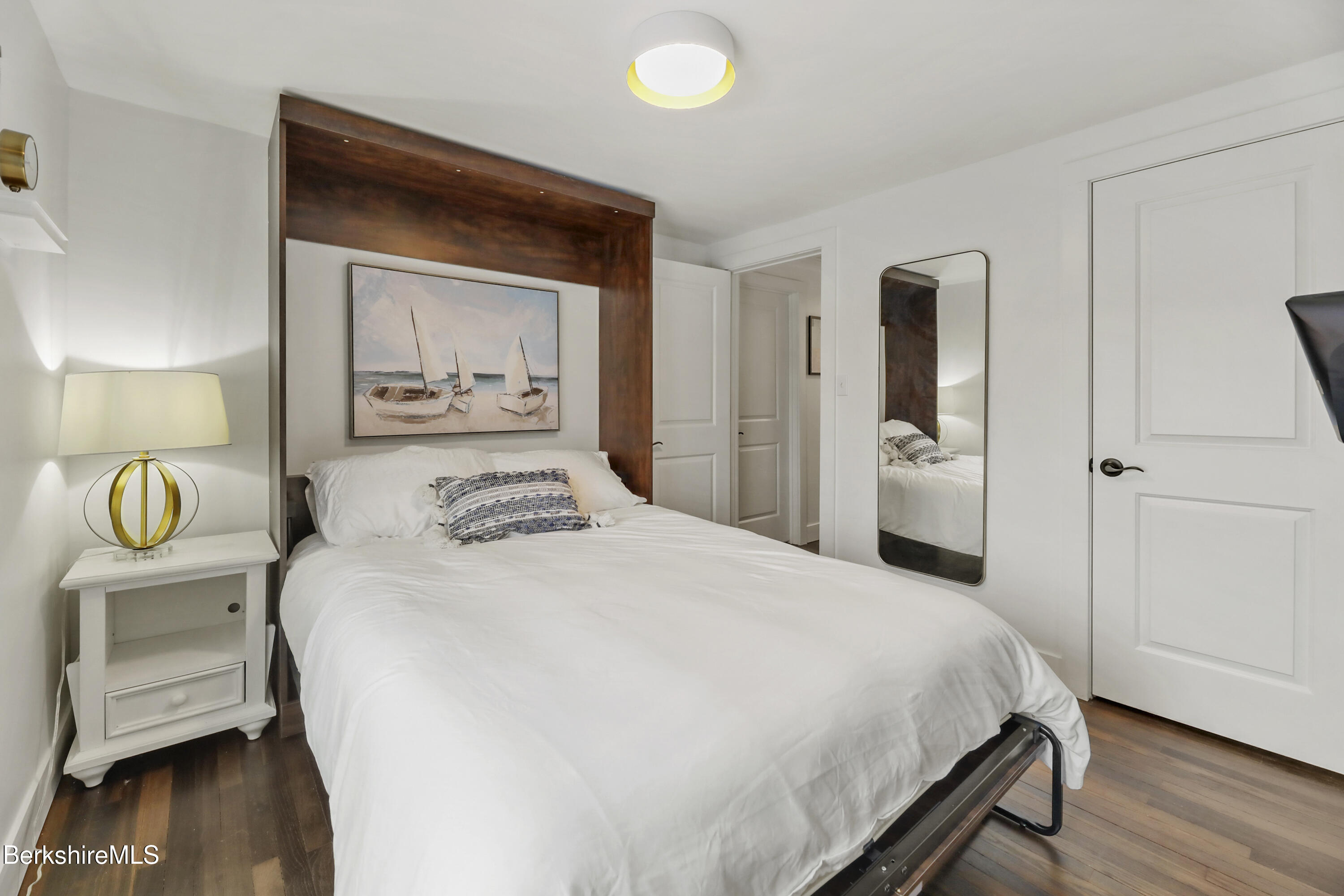 Pittsfield, Massachusetts 01201, United States, 2 Bedrooms Bedrooms, ,1 BathroomBathrooms,Residential,Active,127519