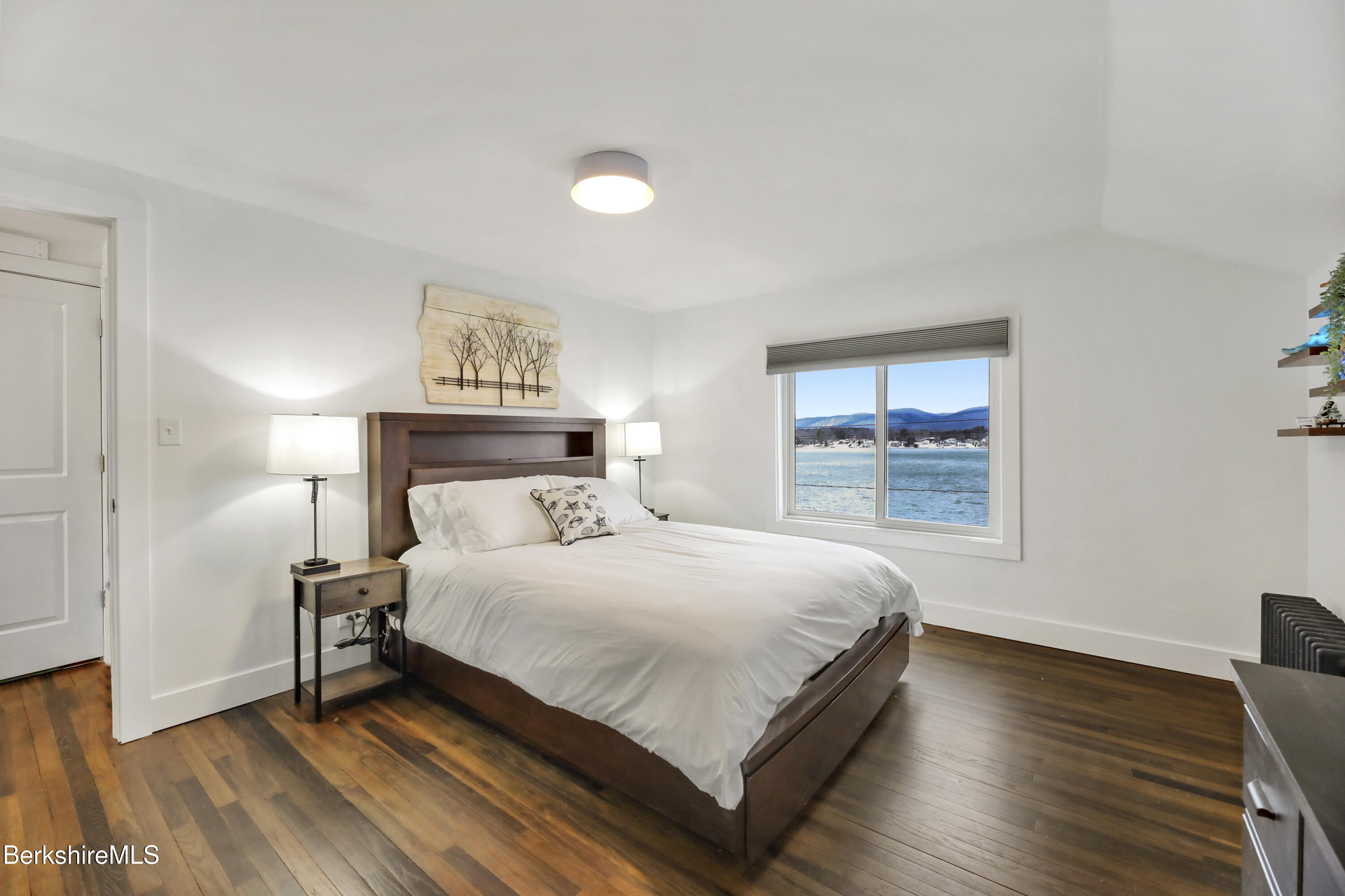 Pittsfield, Massachusetts 01201, United States, 2 Bedrooms Bedrooms, ,1 BathroomBathrooms,Residential,Active,127519