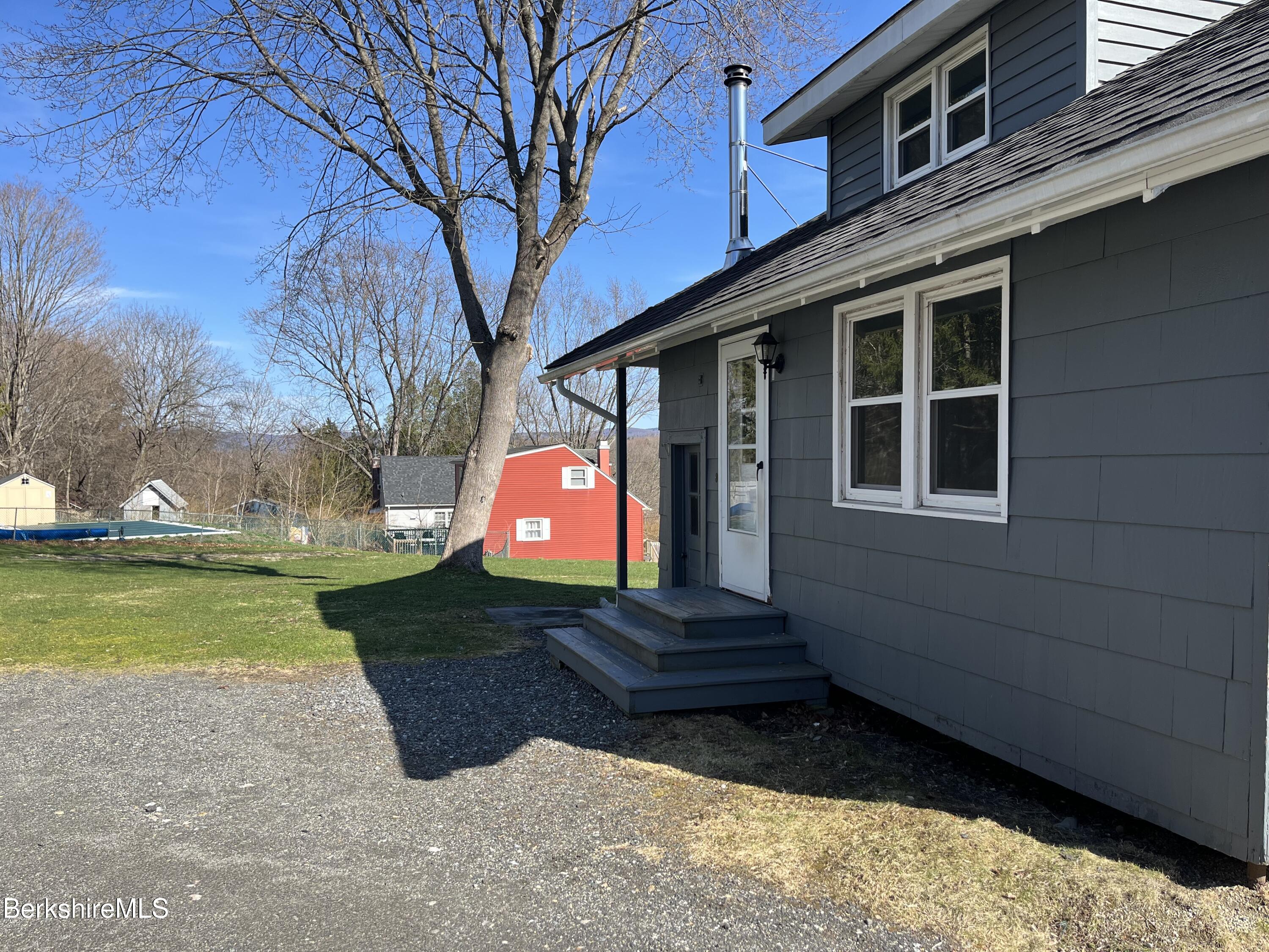 Pittsfield, Massachusetts 01201, United States, 3 Bedrooms Bedrooms, ,1 BathroomBathrooms,Residential,Active,84238