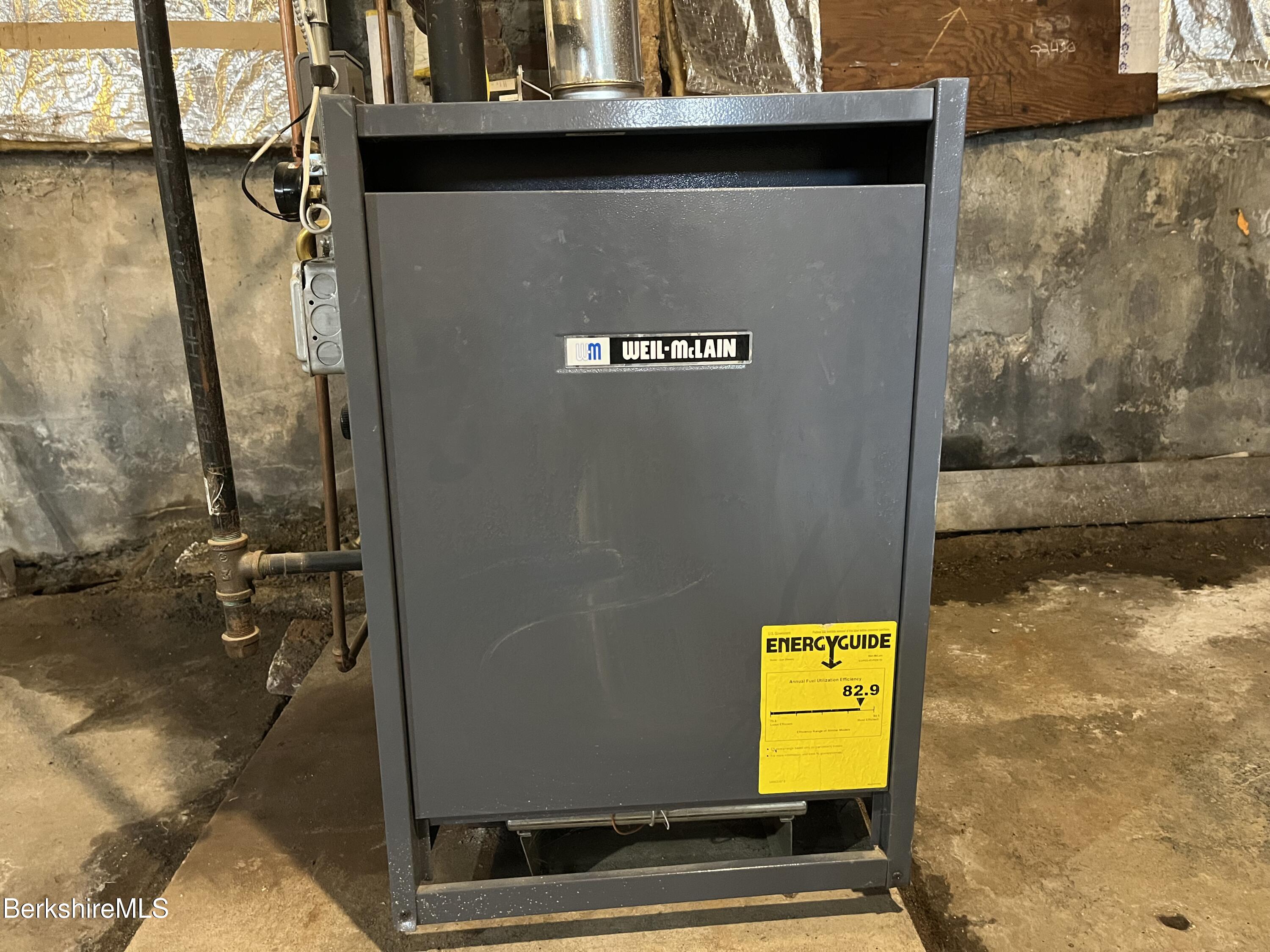 Pittsfield, Massachusetts 01201, United States, 3 Bedrooms Bedrooms, ,1 BathroomBathrooms,Residential,Active,84238