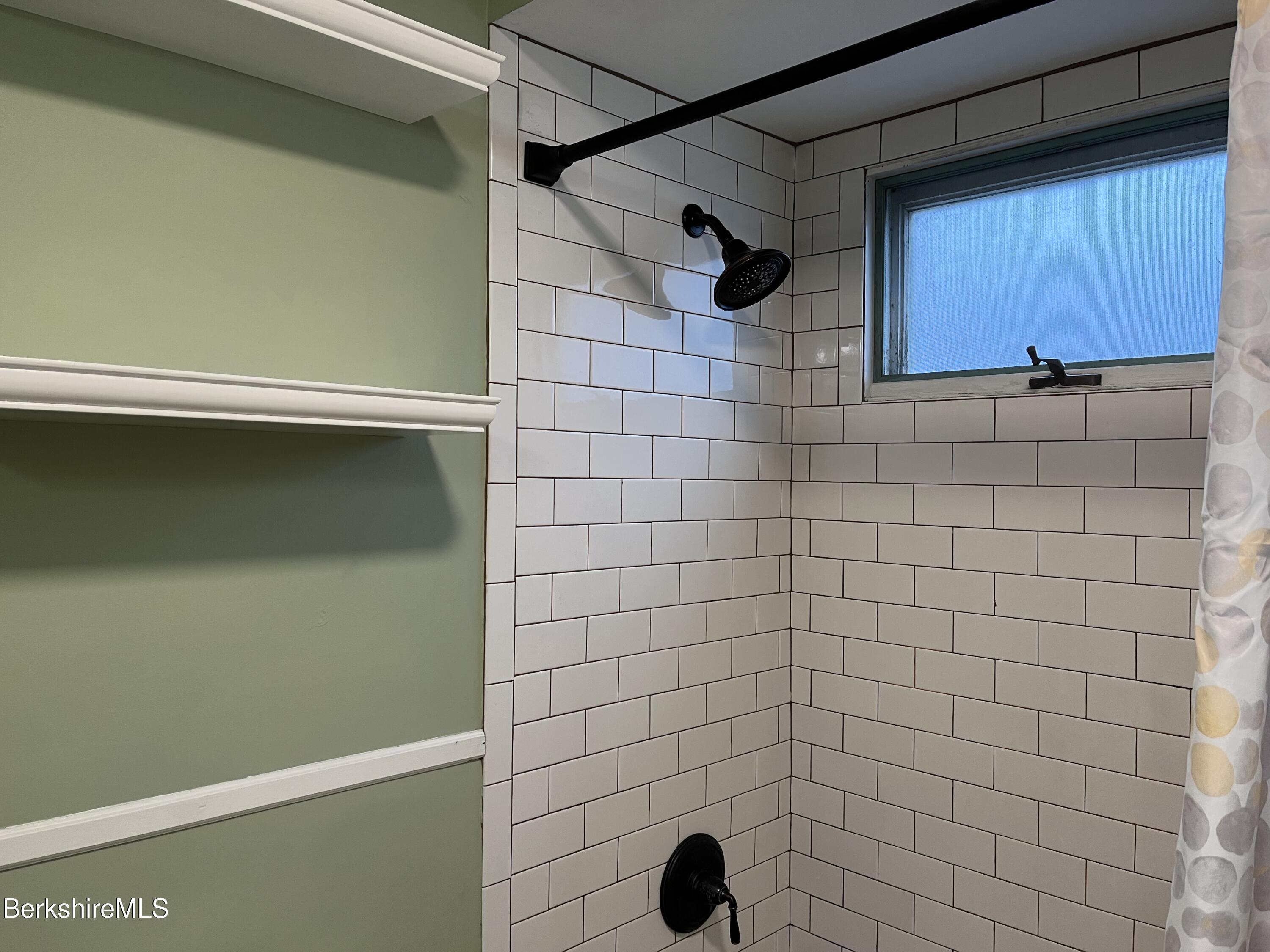 Pittsfield, Massachusetts 01201, United States, 3 Bedrooms Bedrooms, ,1 BathroomBathrooms,Residential,Active,84238