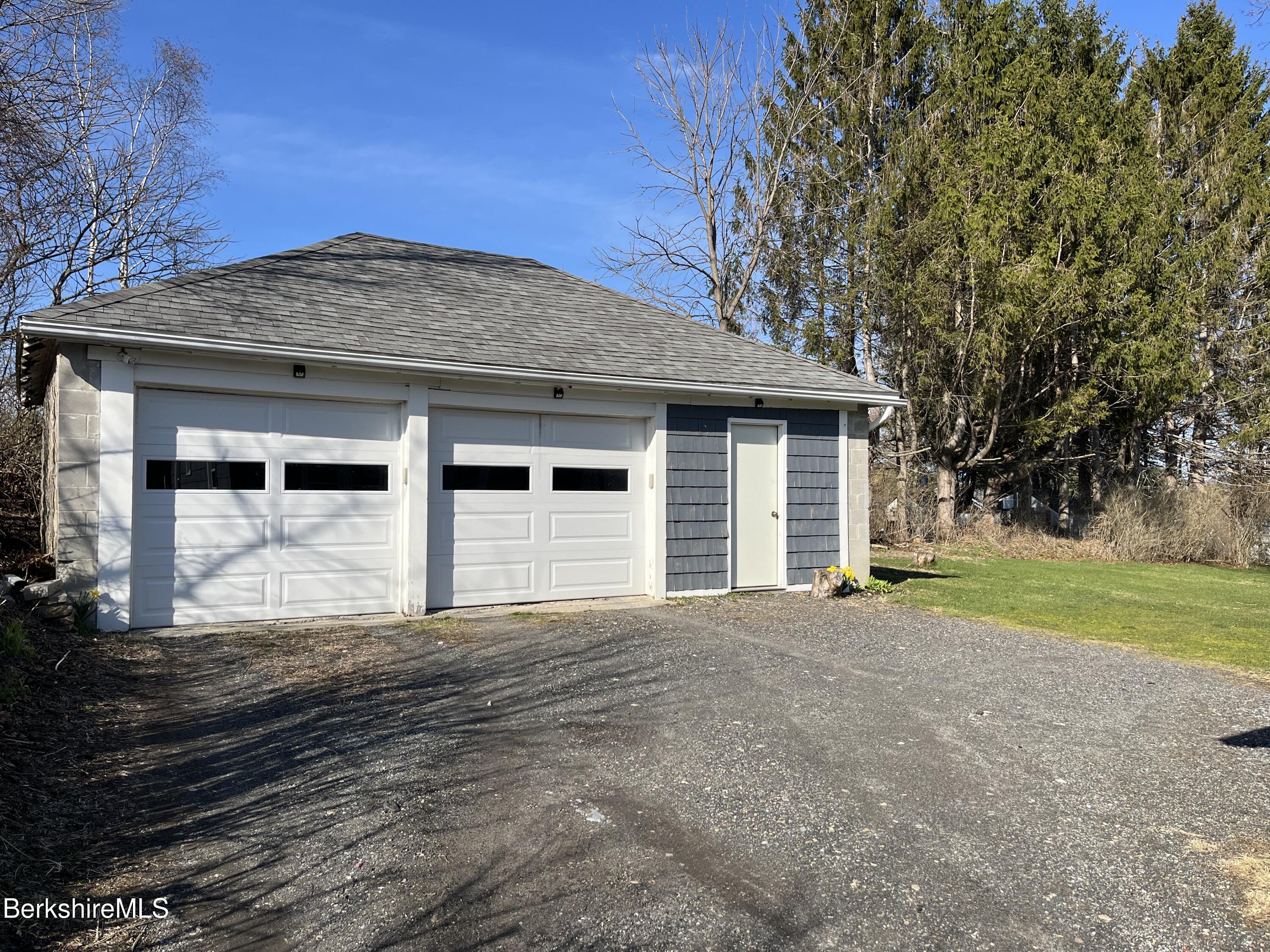 Pittsfield, Massachusetts 01201, United States, 3 Bedrooms Bedrooms, ,1 BathroomBathrooms,Residential,Active,84238