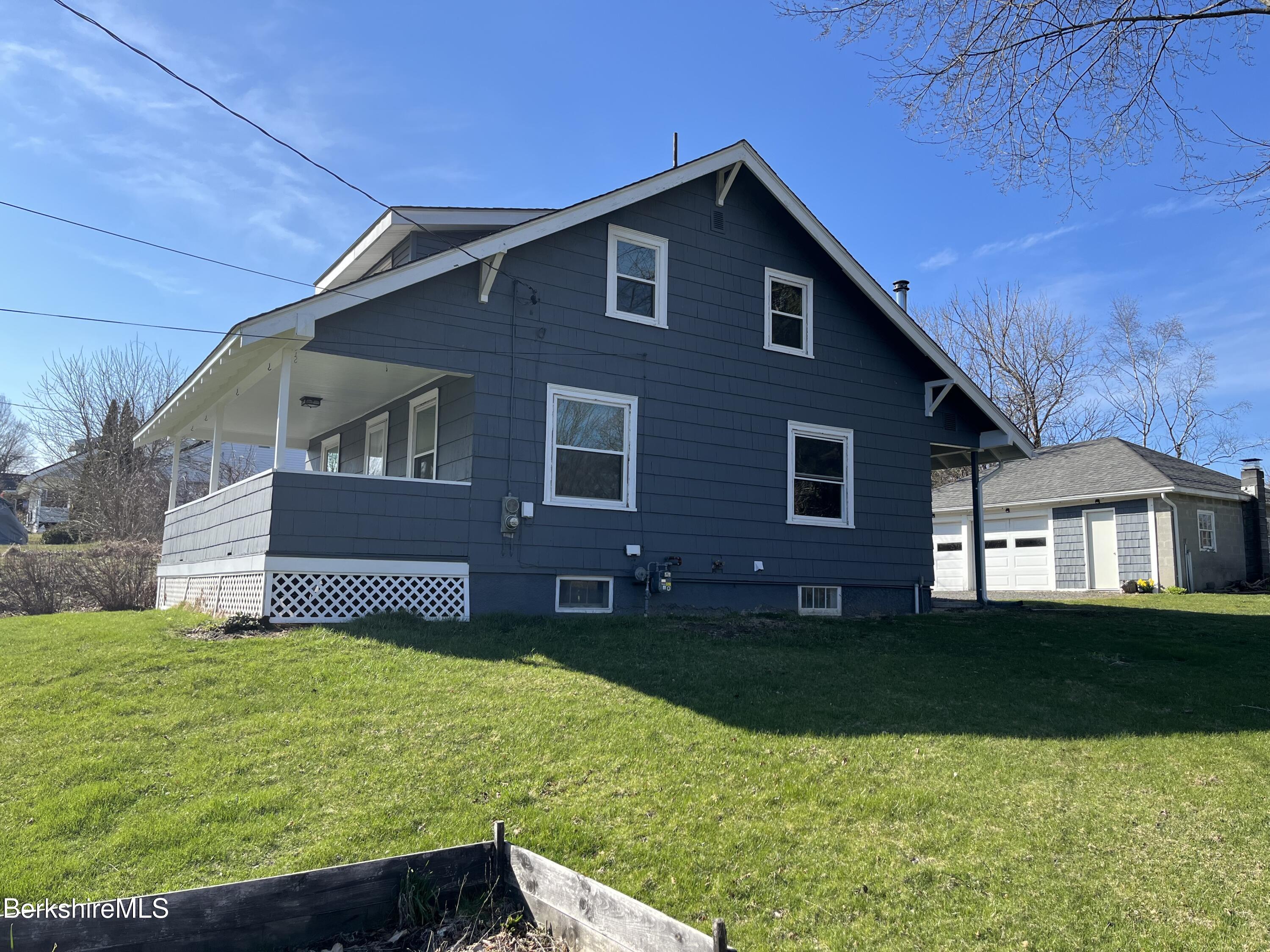 Pittsfield, Massachusetts 01201, United States, 3 Bedrooms Bedrooms, ,1 BathroomBathrooms,Residential,Active,84238