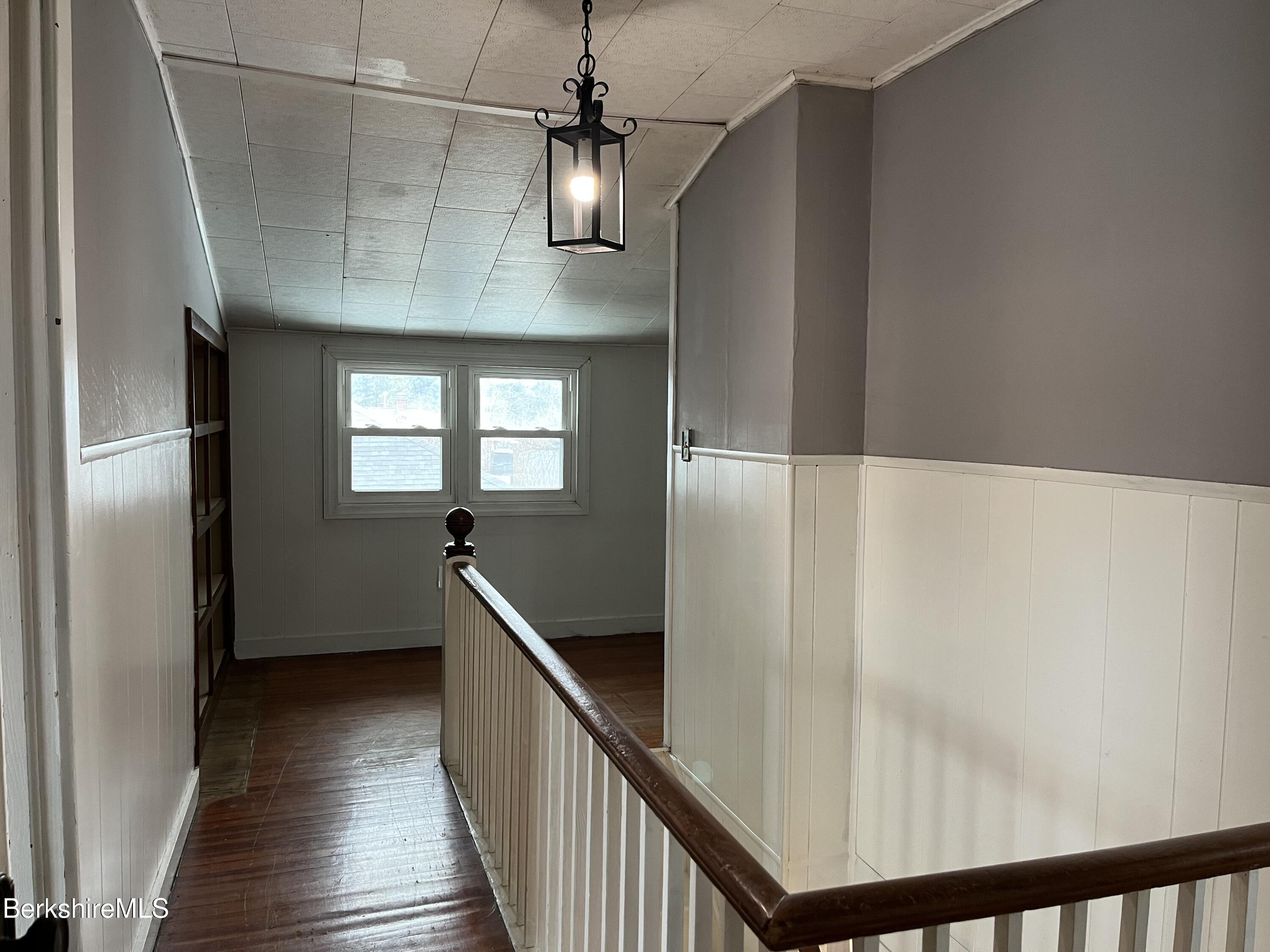 Pittsfield, Massachusetts 01201, United States, 3 Bedrooms Bedrooms, ,1 BathroomBathrooms,Residential,Active,84238