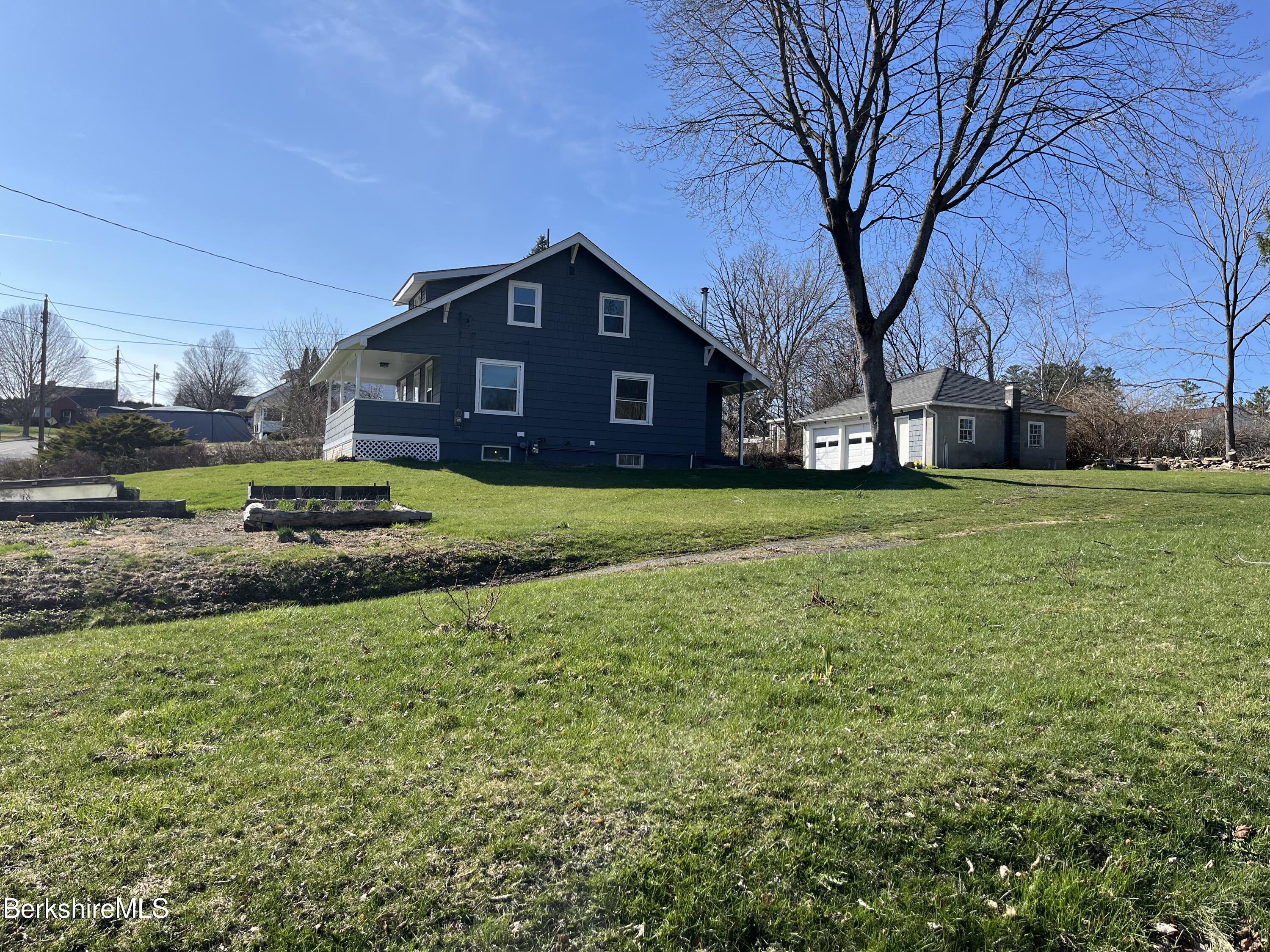 Pittsfield, Massachusetts 01201, United States, 3 Bedrooms Bedrooms, ,1 BathroomBathrooms,Residential,Active,84238