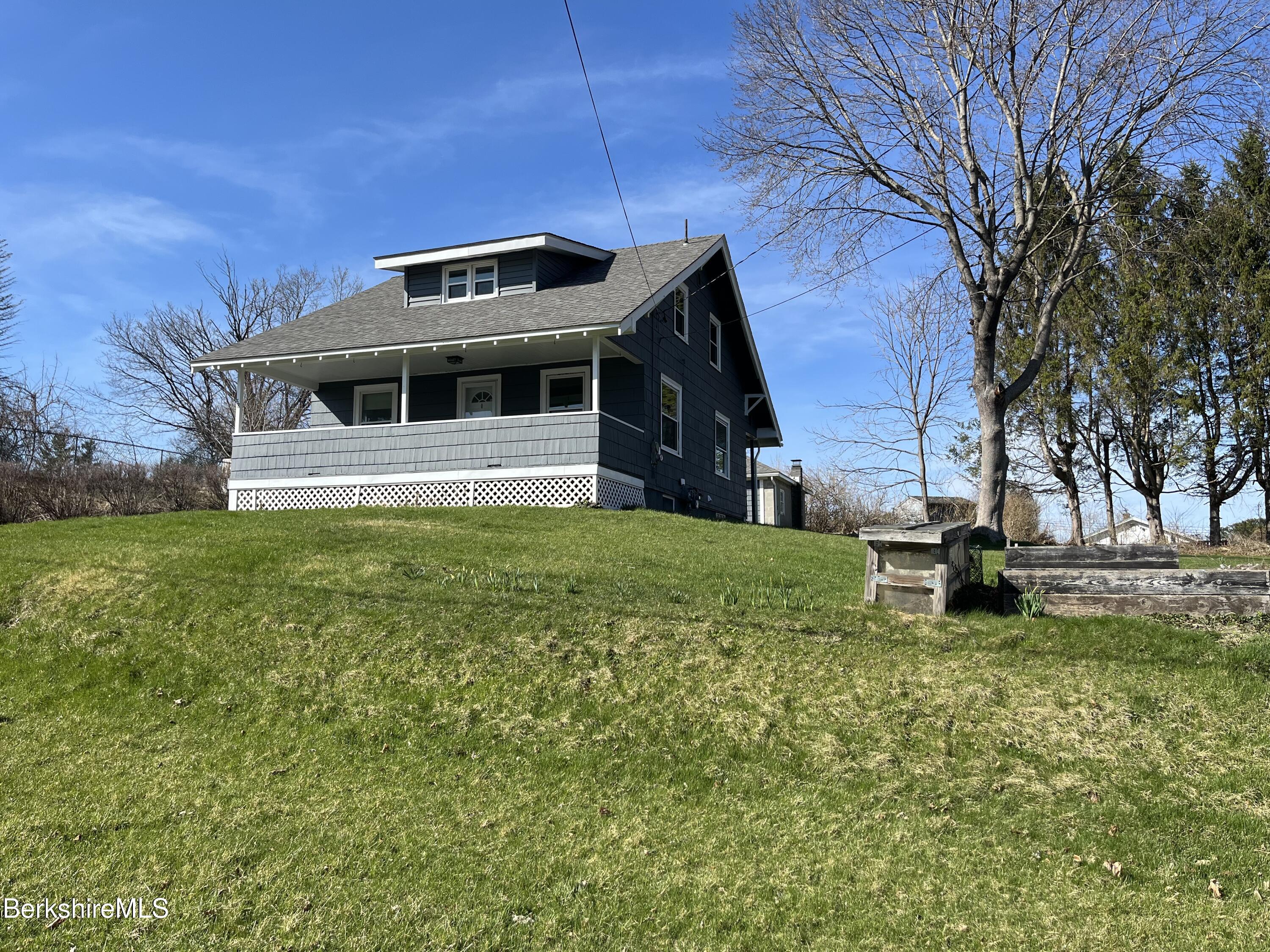 Pittsfield, Massachusetts 01201, United States, 3 Bedrooms Bedrooms, ,1 BathroomBathrooms,Residential,Active,84238