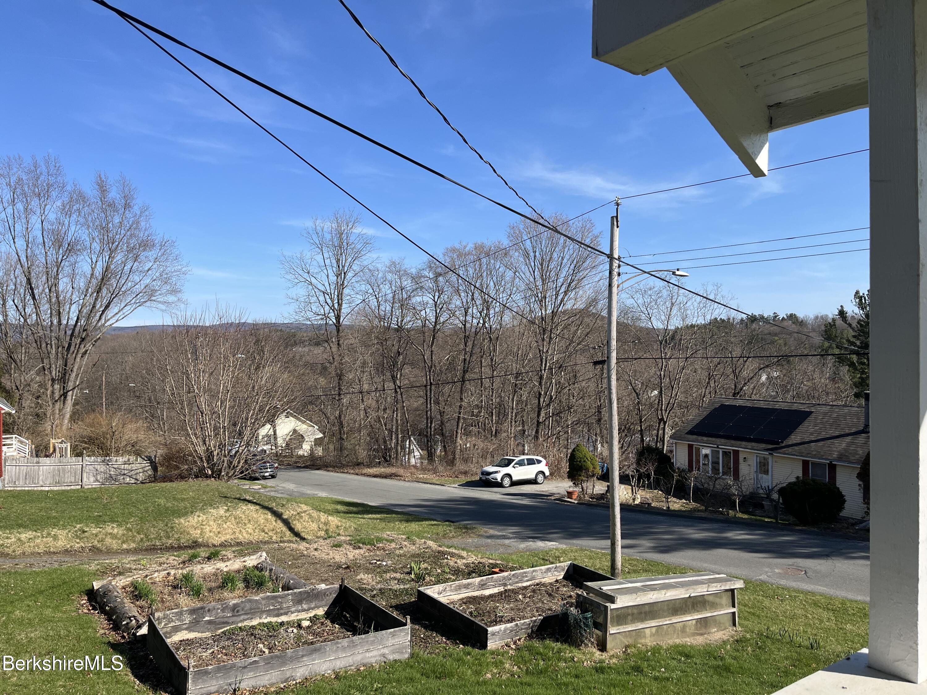 Pittsfield, Massachusetts 01201, United States, 3 Bedrooms Bedrooms, ,1 BathroomBathrooms,Residential,Active,84238