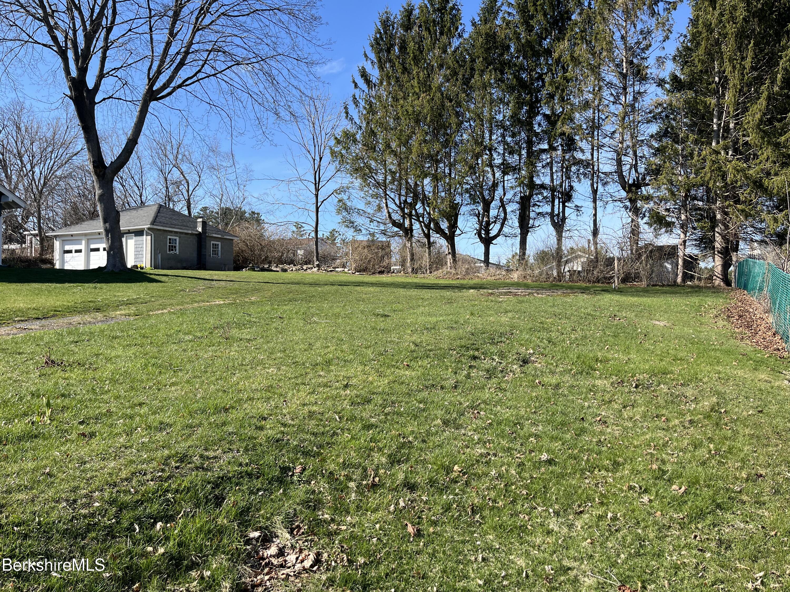 Pittsfield, Massachusetts 01201, United States, 3 Bedrooms Bedrooms, ,1 BathroomBathrooms,Residential,Active,84238