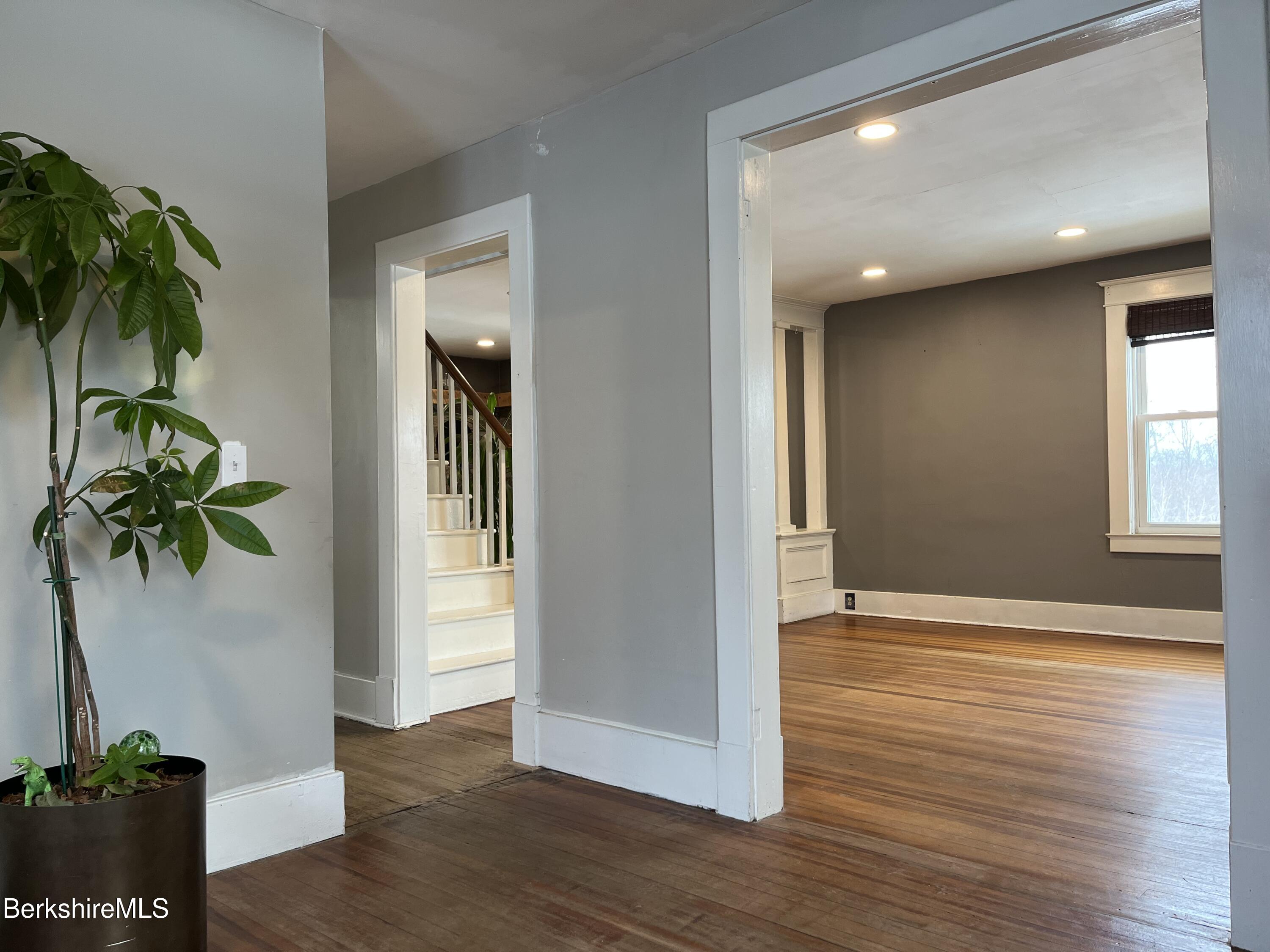 Pittsfield, Massachusetts 01201, United States, 3 Bedrooms Bedrooms, ,1 BathroomBathrooms,Residential,Active,84238