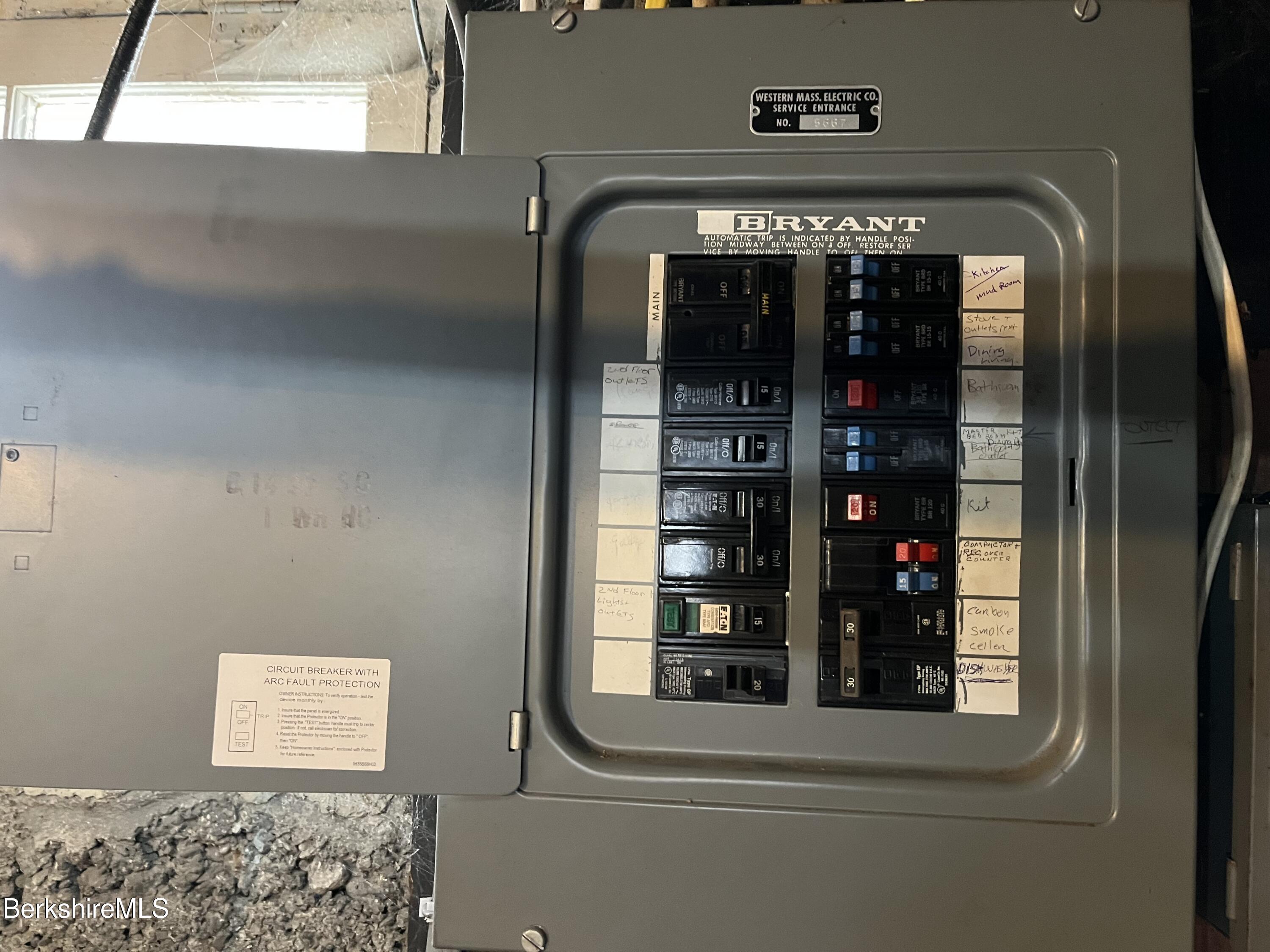 Pittsfield, Massachusetts 01201, United States, 3 Bedrooms Bedrooms, ,1 BathroomBathrooms,Residential,Active,84238