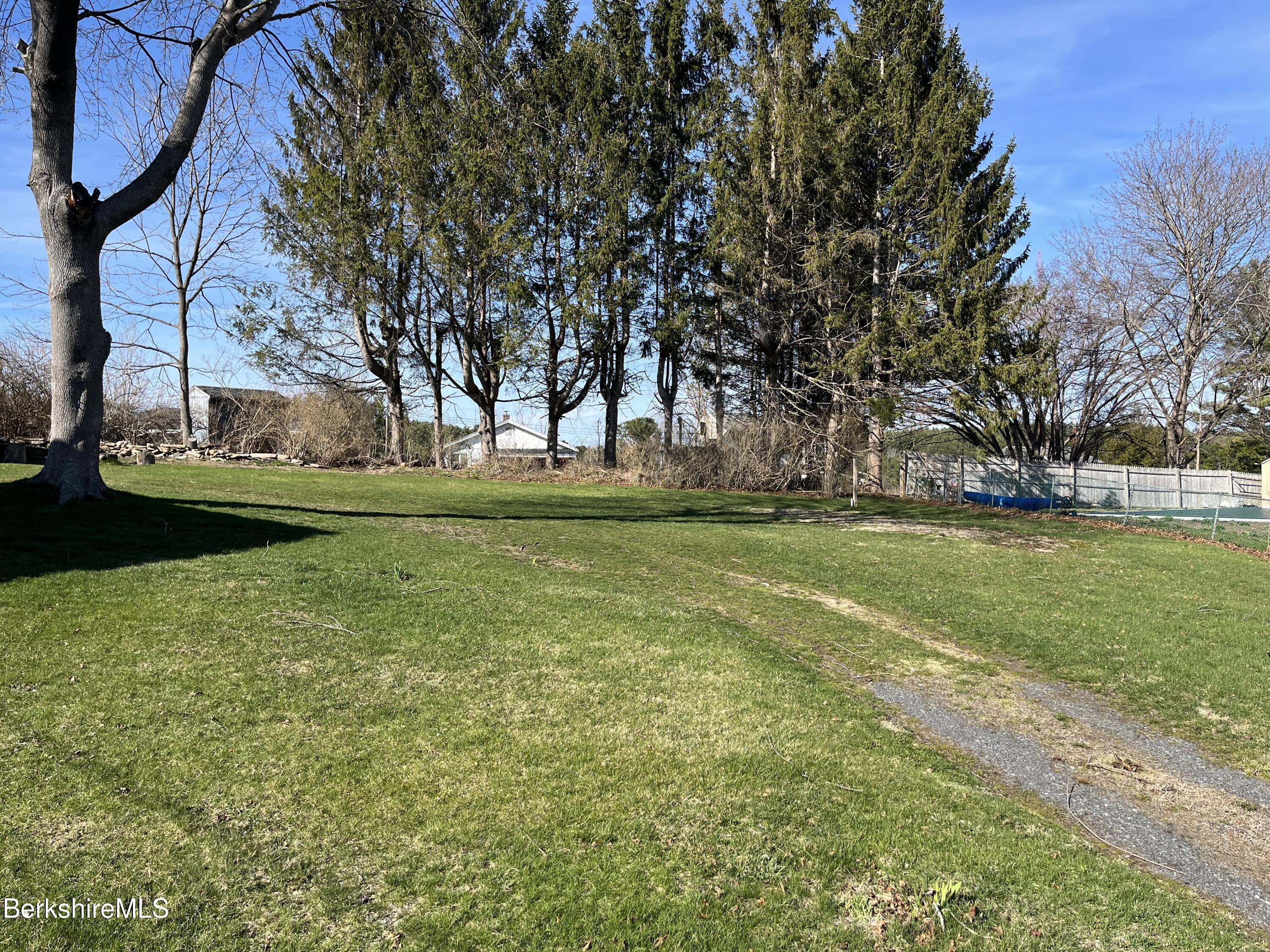 Pittsfield, Massachusetts 01201, United States, 3 Bedrooms Bedrooms, ,1 BathroomBathrooms,Residential,Active,84238