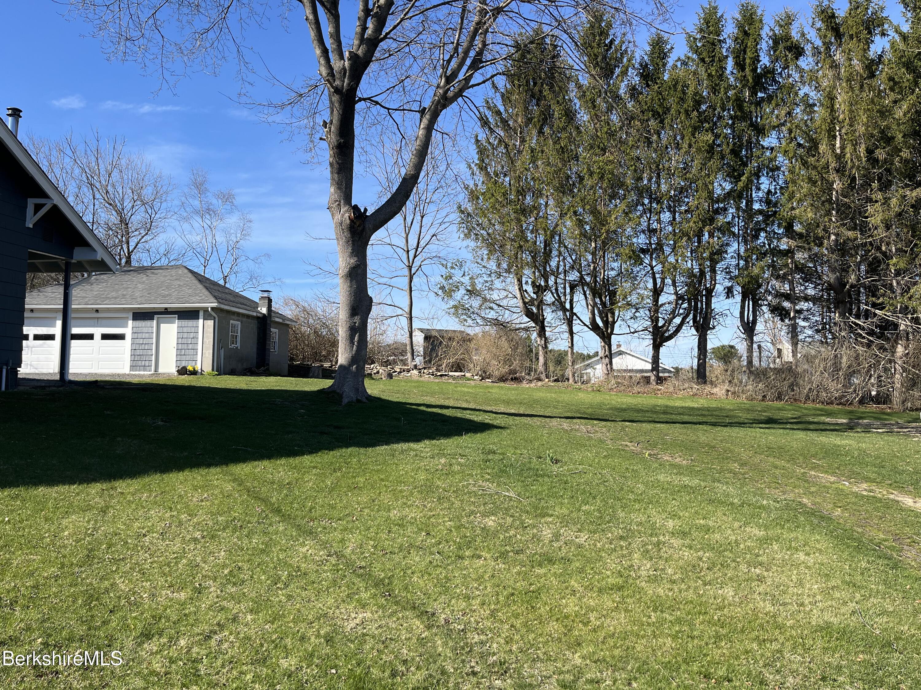 Pittsfield, Massachusetts 01201, United States, 3 Bedrooms Bedrooms, ,1 BathroomBathrooms,Residential,Active,84238