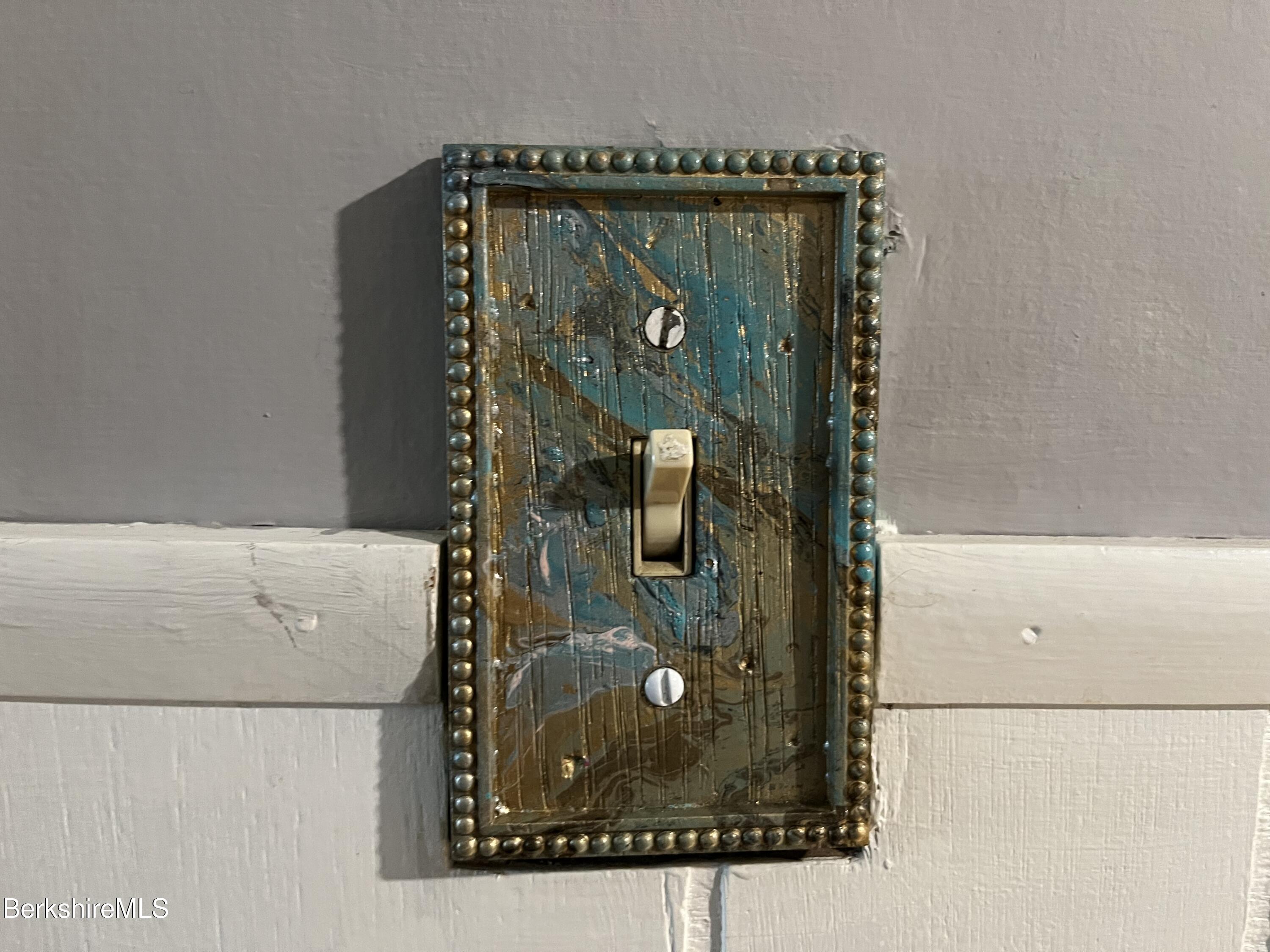 Pittsfield, Massachusetts 01201, United States, 3 Bedrooms Bedrooms, ,1 BathroomBathrooms,Residential,Active,84238