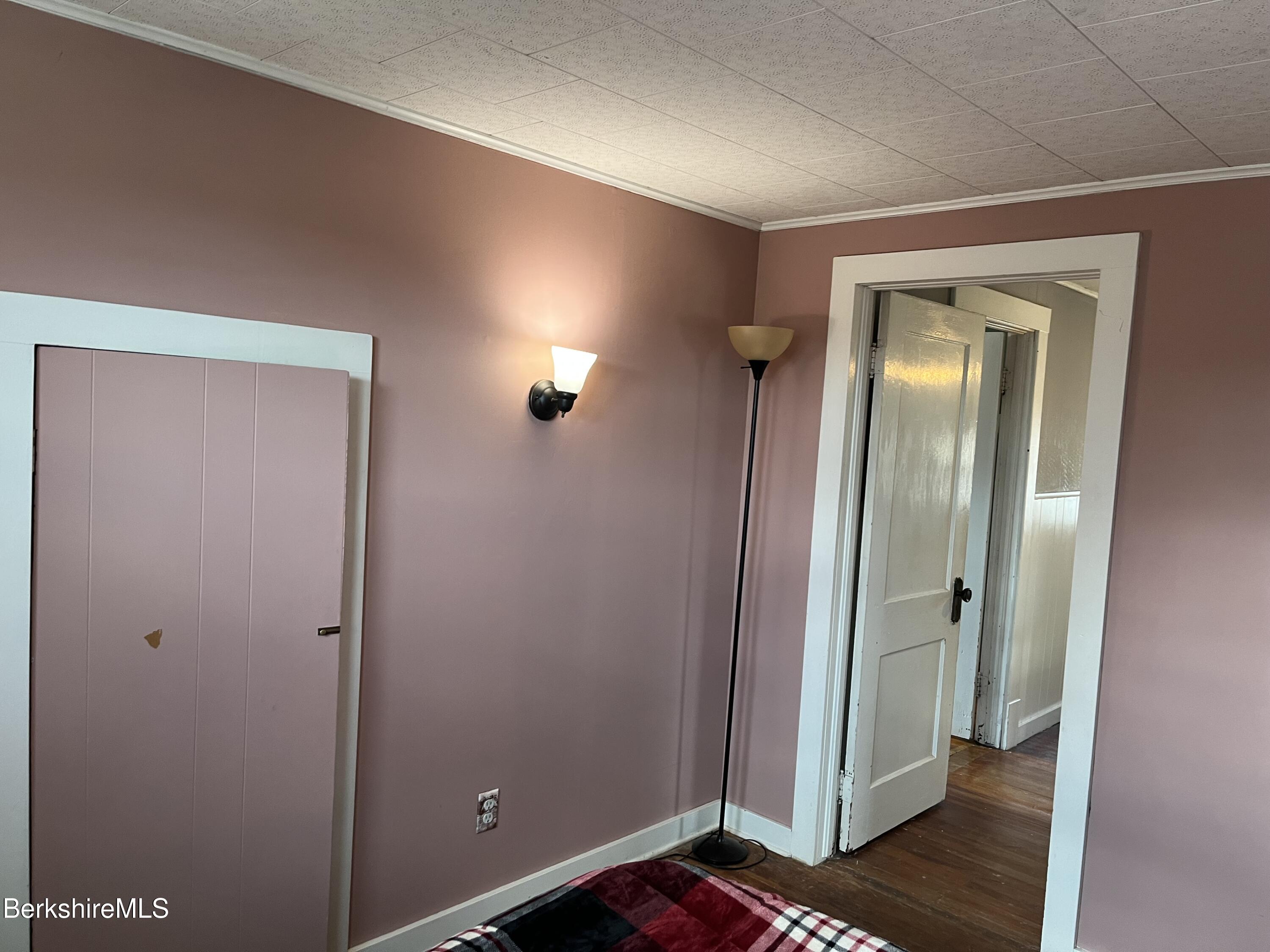 Pittsfield, Massachusetts 01201, United States, 3 Bedrooms Bedrooms, ,1 BathroomBathrooms,Residential,Active,84238