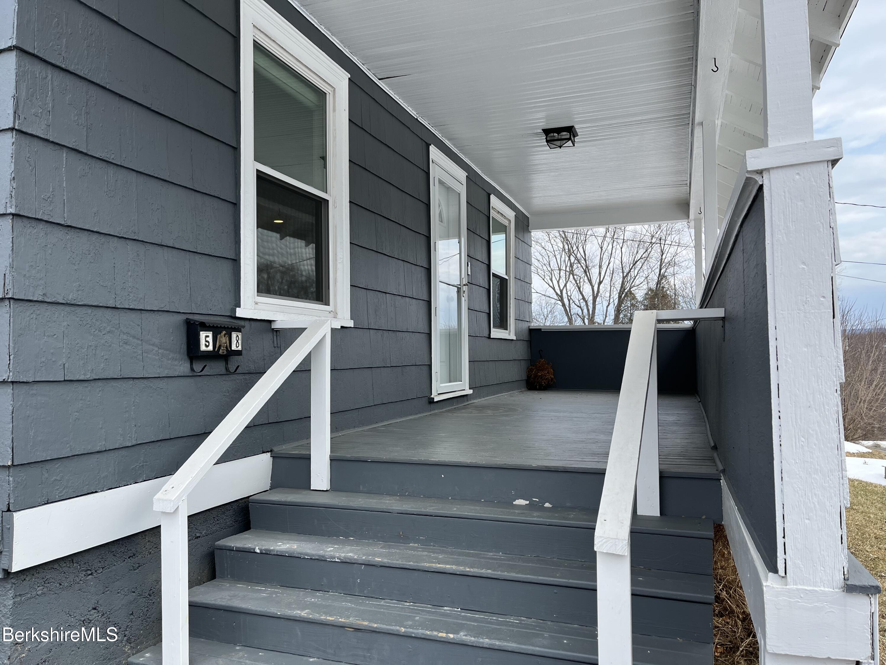 Pittsfield, Massachusetts 01201, United States, 3 Bedrooms Bedrooms, ,1 BathroomBathrooms,Residential,Active,84238