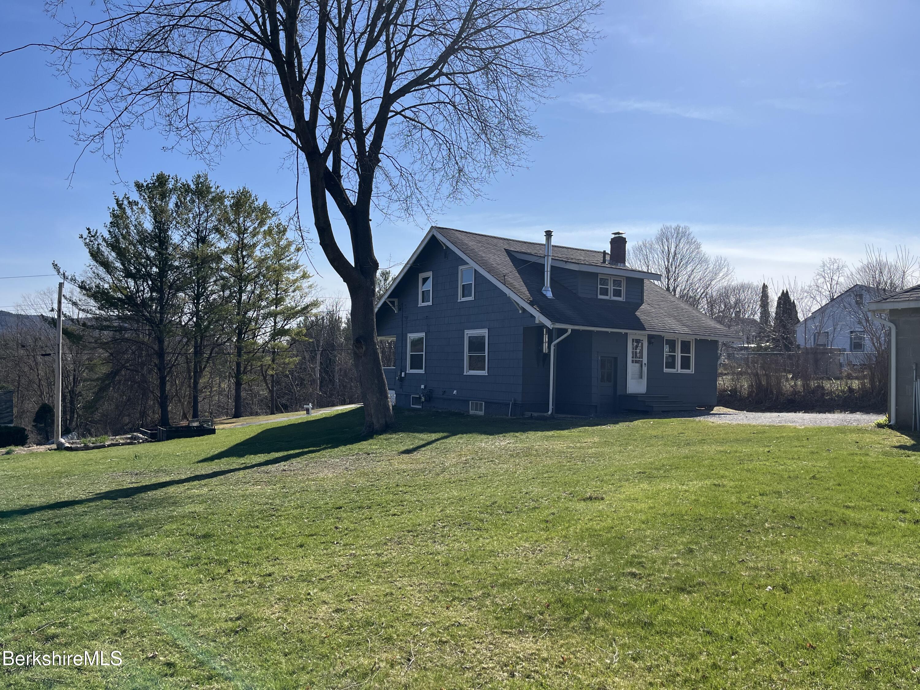 Pittsfield, Massachusetts 01201, United States, 3 Bedrooms Bedrooms, ,1 BathroomBathrooms,Residential,Active,84238